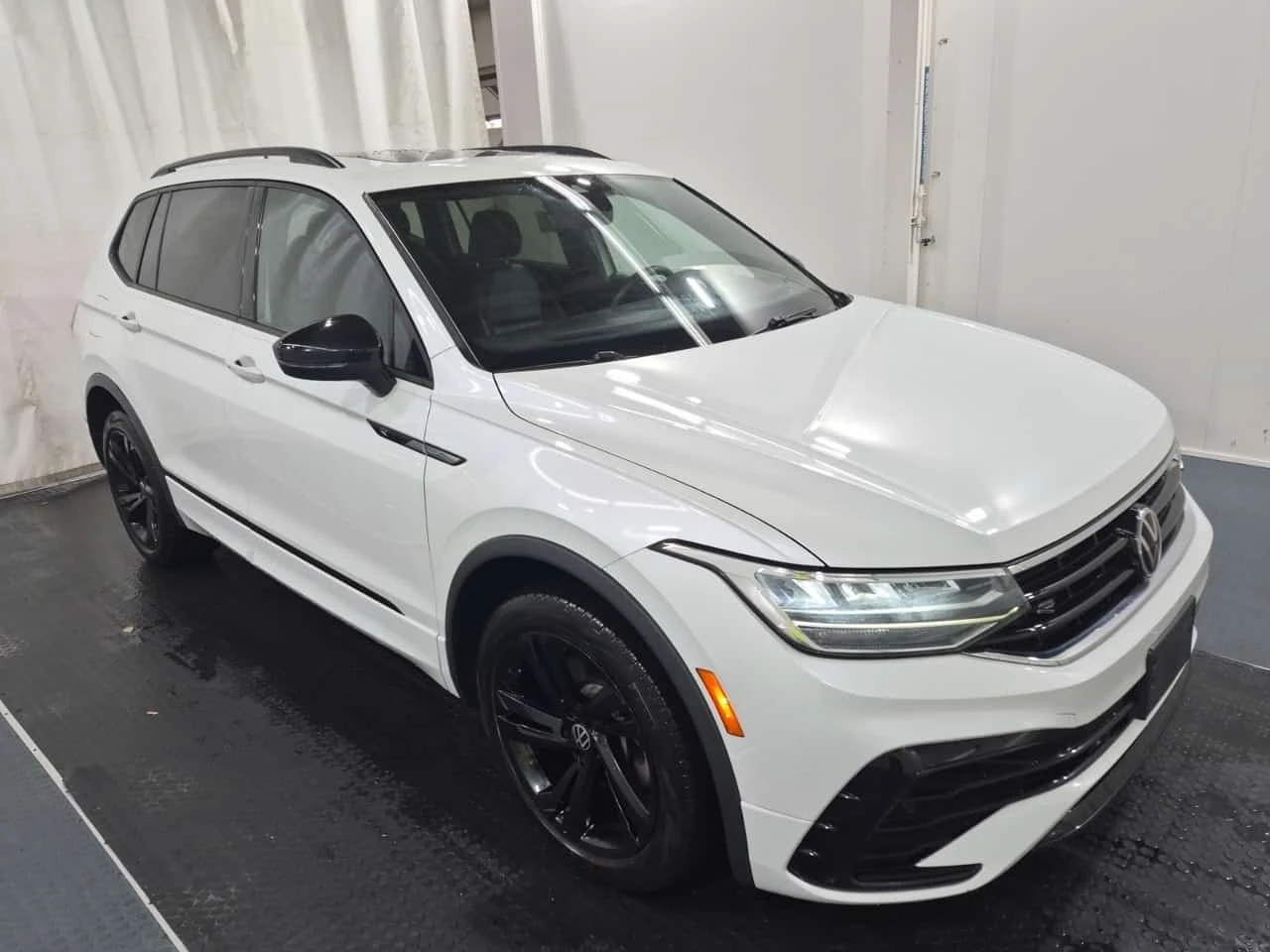 VW Tiguan * Comfortline R Line Black Edition * CARFAX * ���� | Mobile.bg � ����������� 3