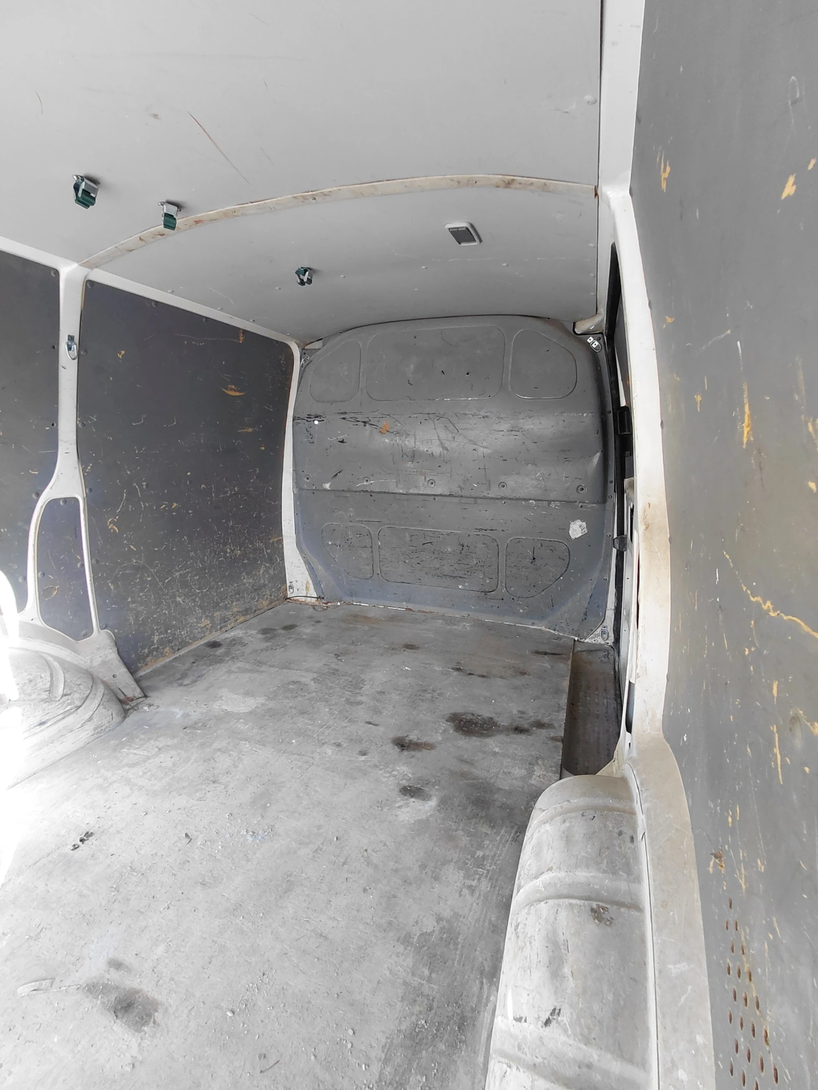 VW T5, снимка 5 - Бусове и автобуси - 56219403