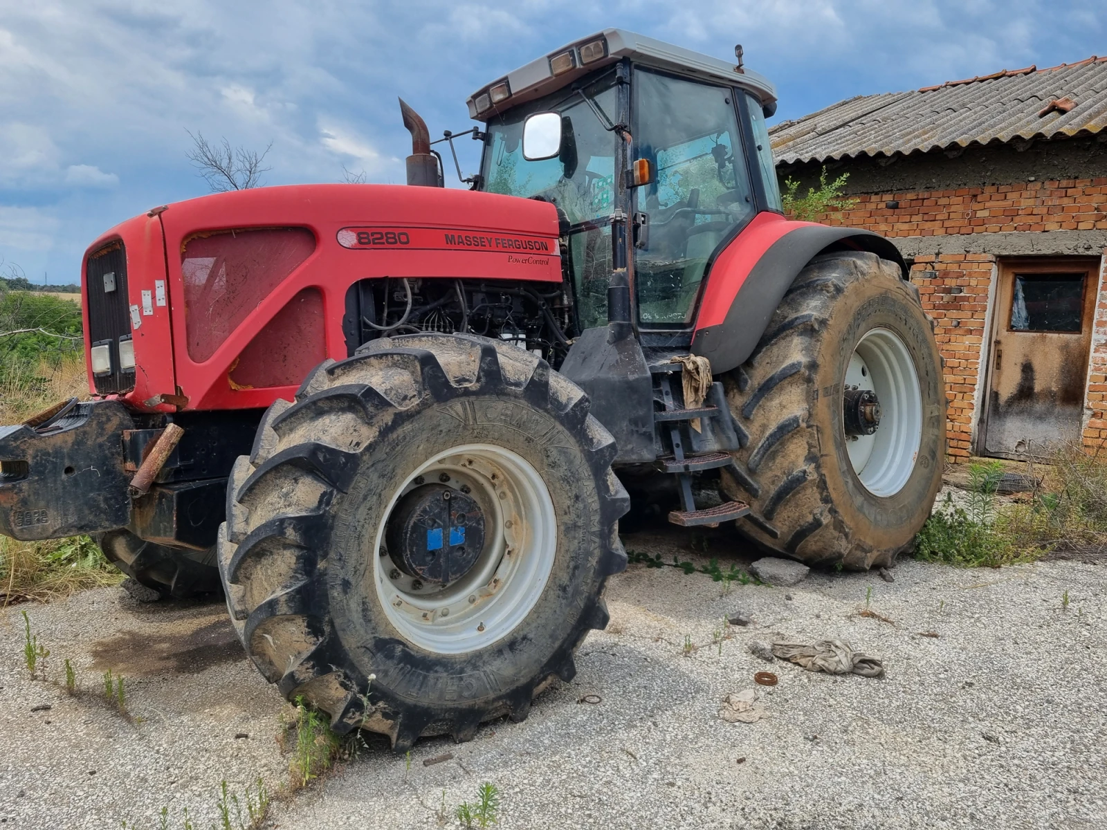 Трактор Massey 8280