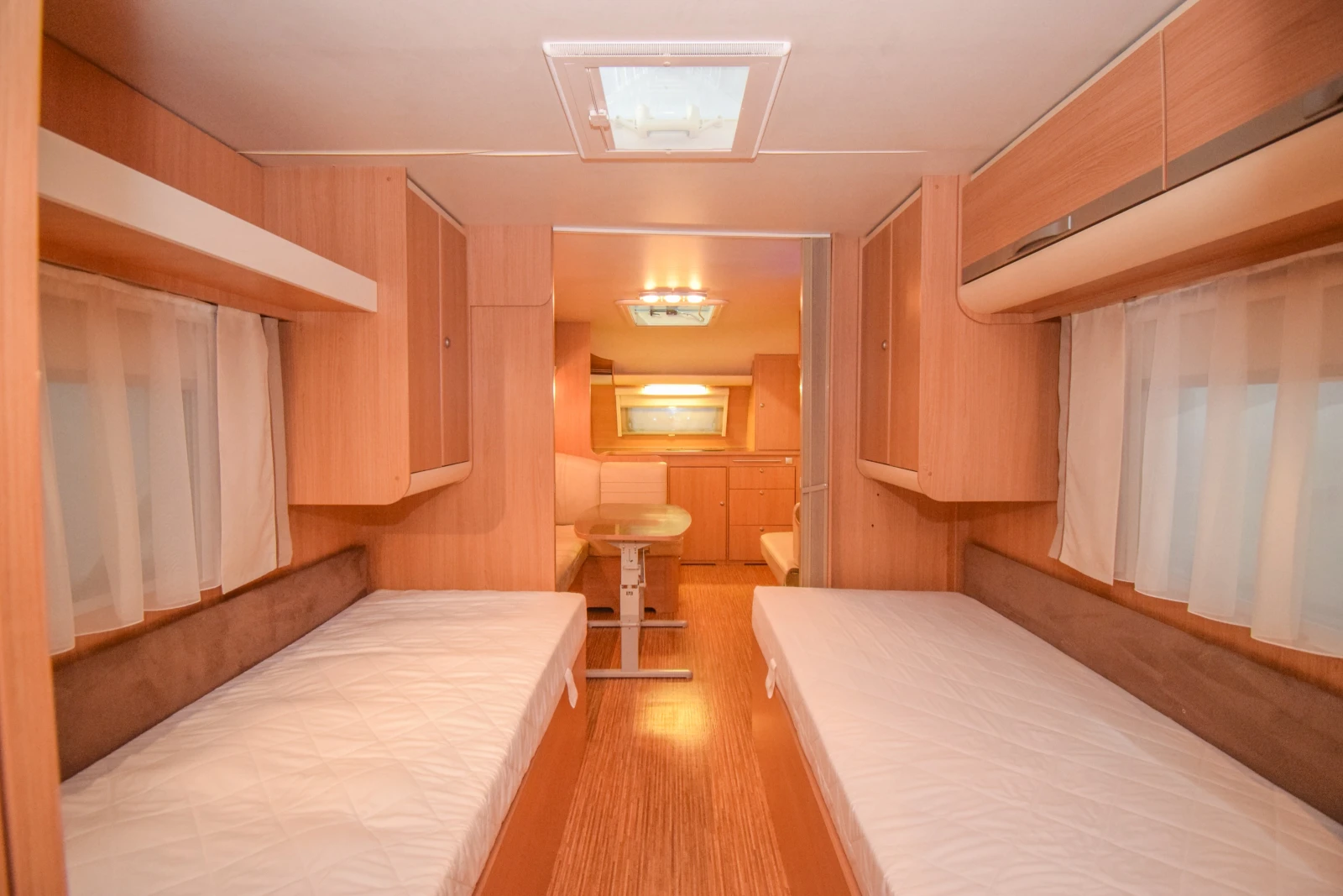 Каравана Adria Adria Adora 613 HT Limited Edition, снимка 12 - Каравани и кемпери - 54744431