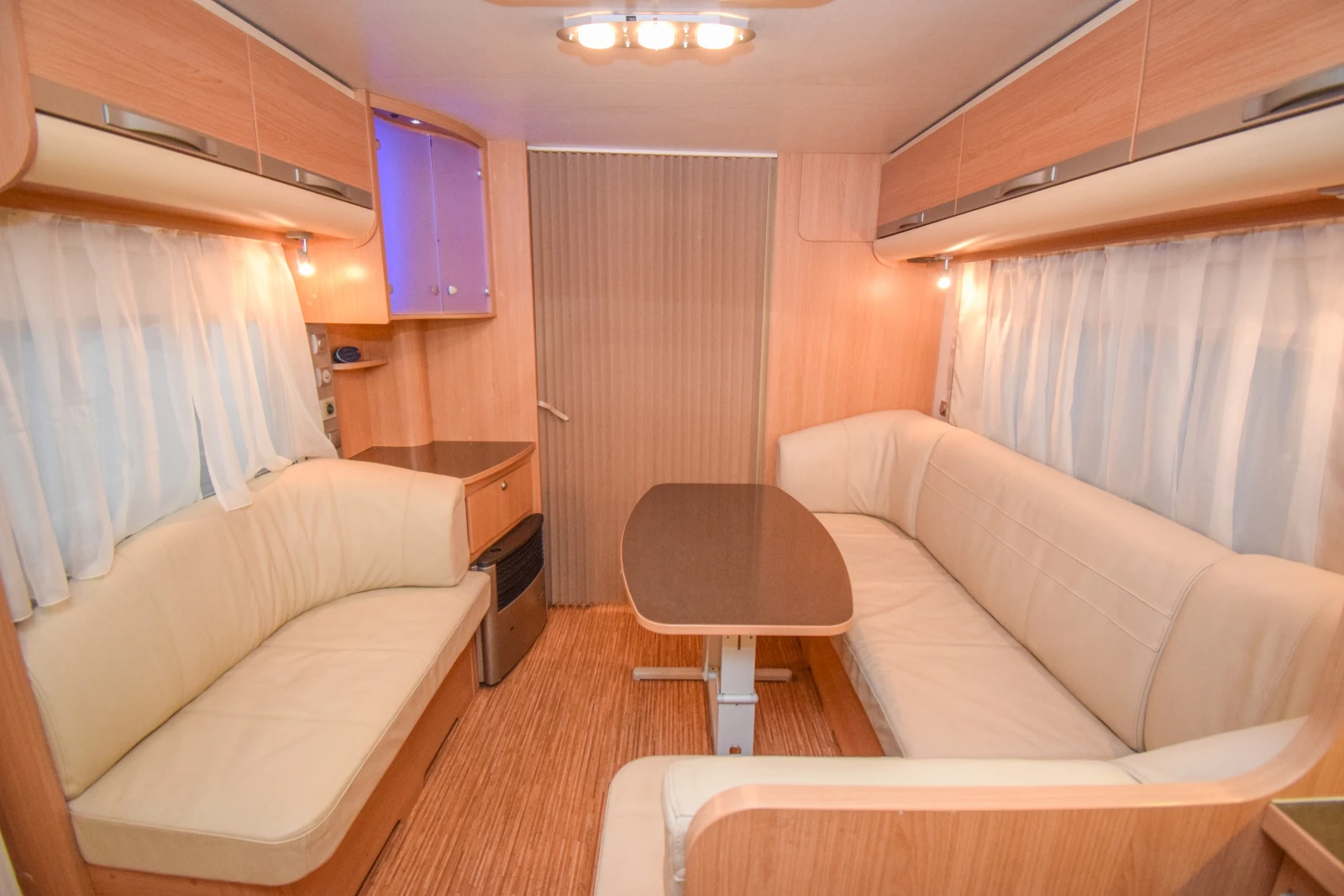 Каравана Adria Adria Adora 613 HT Limited Edition, снимка 8 - Каравани и кемпери - 54744431