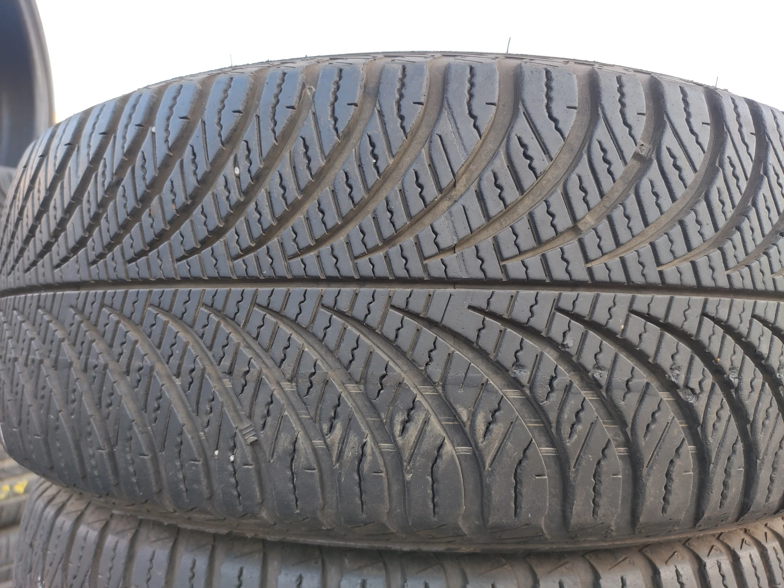 Гуми Всесезонни 195/55R16, снимка 3 - Гуми и джанти - 55485873