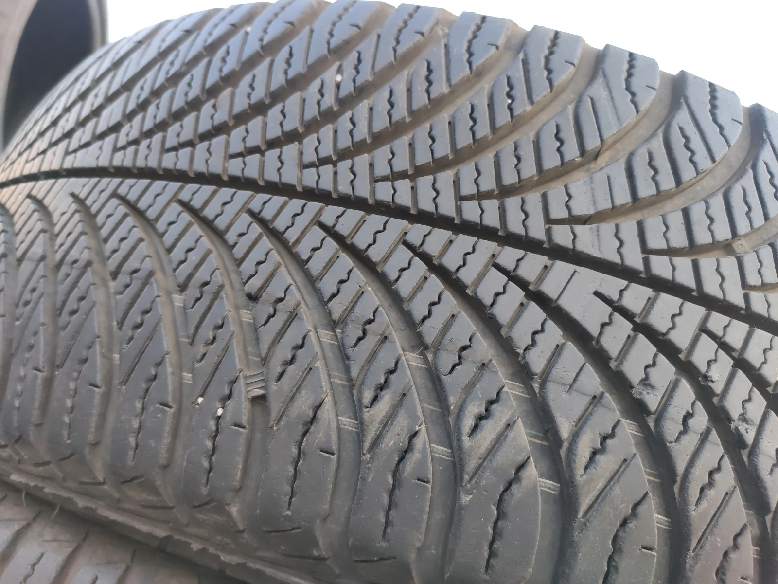 Гуми Всесезонни 195/55R16, снимка 2 - Гуми и джанти - 55485873