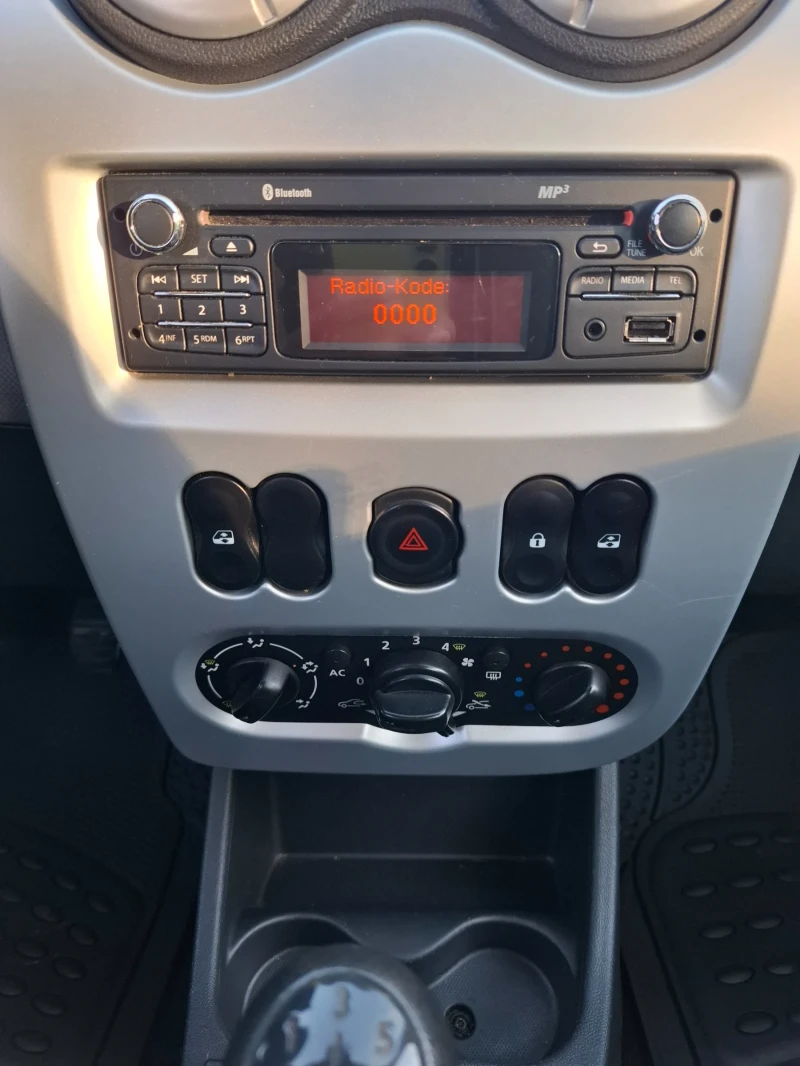 Dacia Sandero 1.2 Gas Benzin, снимка 14 - Автомобили и джипове - 47667467