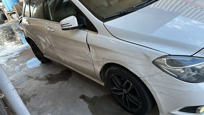 Mercedes-Benz B 180, снимка 2 - Автомобили и джипове - 48854995