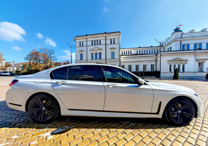 BMW 740 Li, Всички екстри, Фейслифт, М-пакет на 90х км, снимка 5 - Автомобили и джипове - 48970756