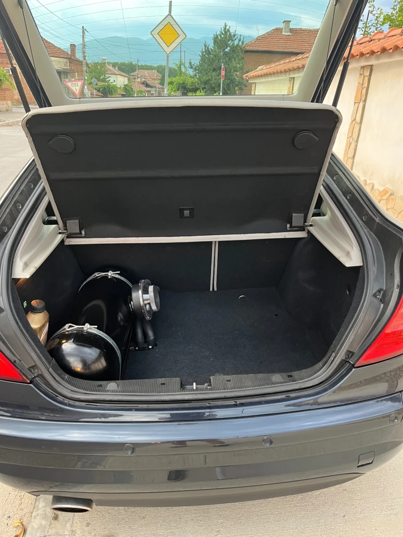 Mercedes-Benz C 180 Автомат , Газ/Бензин, снимка 5 - Автомобили и джипове - 52320839