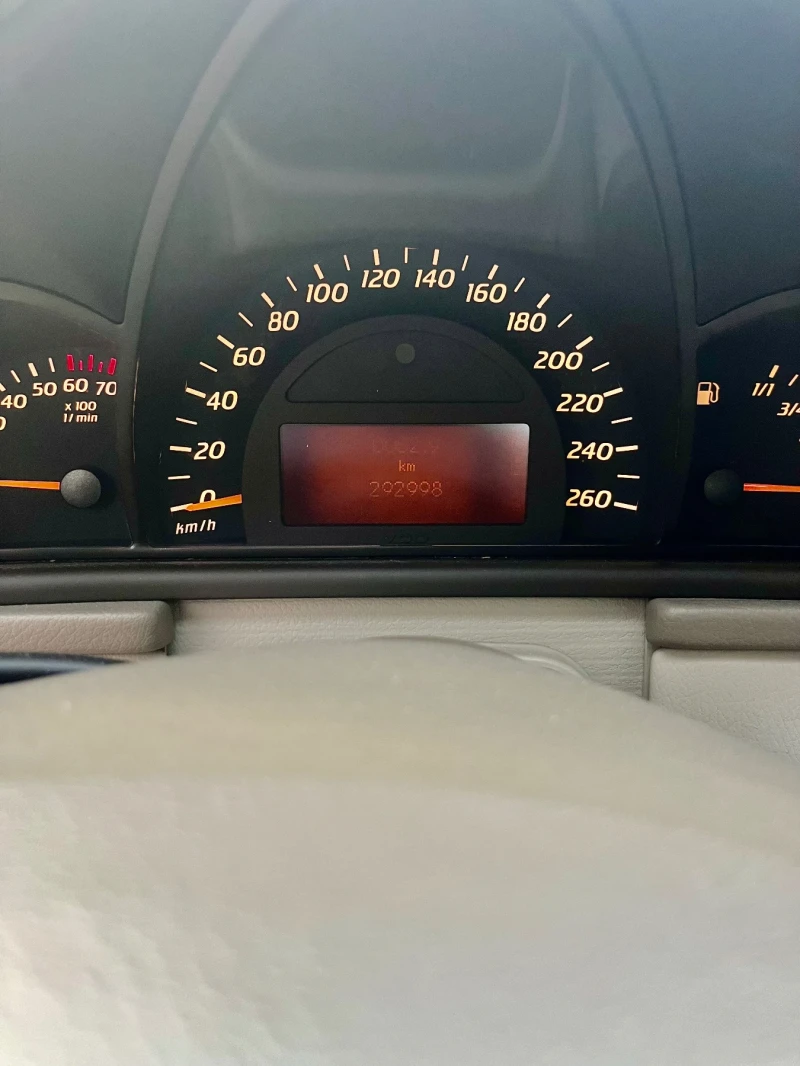 Mercedes-Benz C 180 Автомат , Газ/Бензин, снимка 9 - Автомобили и джипове - 52320839