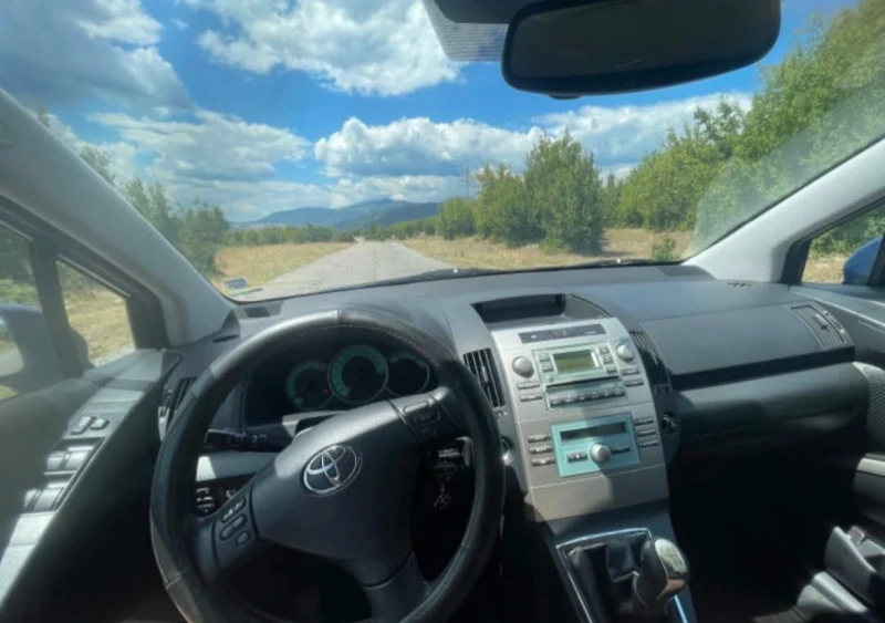 Toyota Corolla verso, снимка 4 - Автомобили и джипове - 51601794