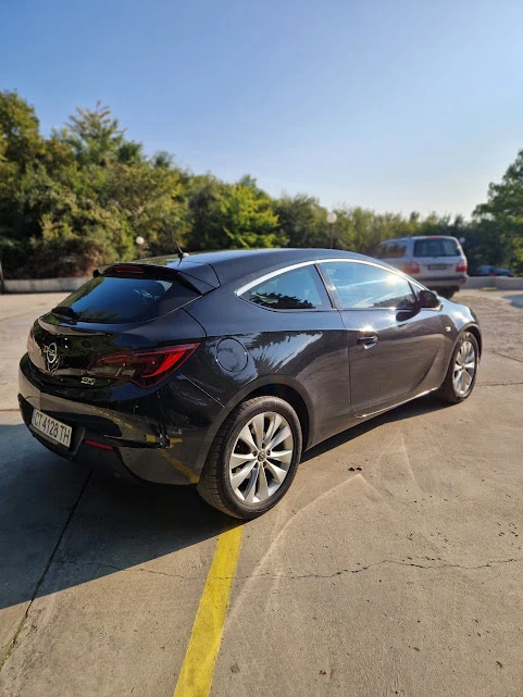 Opel Astra 1.7 GTC, снимка 5 - Автомобили и джипове - 52990694