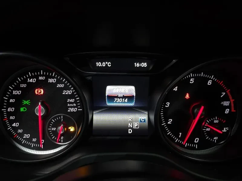 Mercedes-Benz CLA 250  4Matic Amg Line, снимка 15 - Автомобили и джипове - 55111269