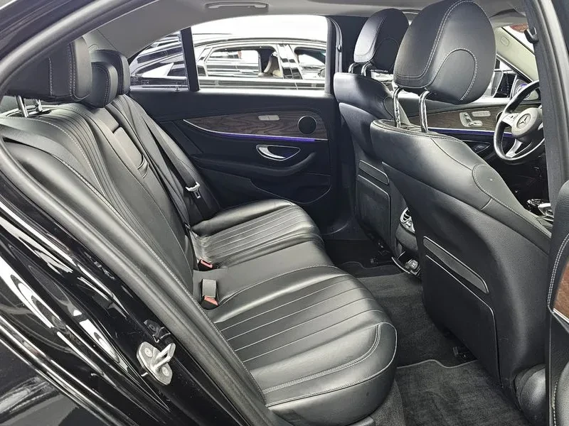 Mercedes-Benz E 300 4Matic Exclusive, снимка 12 - Автомобили и джипове - 56018871