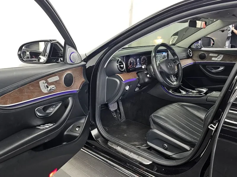 Mercedes-Benz E 300 4Matic Exclusive, снимка 10 - Автомобили и джипове - 56018871