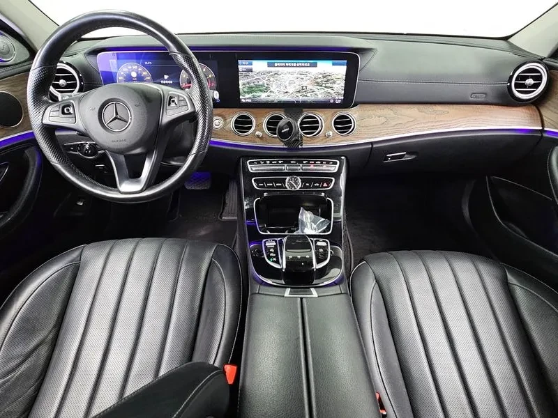 Mercedes-Benz E 300 4Matic Exclusive, снимка 7 - Автомобили и джипове - 56018871