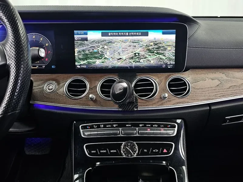 Mercedes-Benz E 300 4Matic Exclusive, снимка 15 - Автомобили и джипове - 56018871