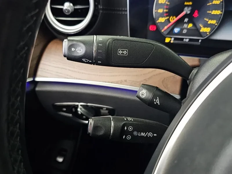 Mercedes-Benz E 300 4Matic Exclusive, снимка 14 - Автомобили и джипове - 56018871