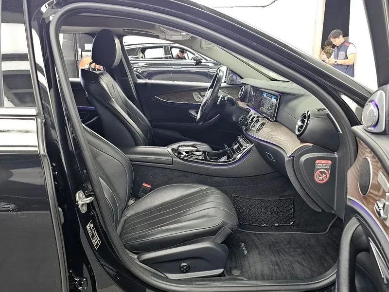 Mercedes-Benz E 300 4Matic Exclusive, снимка 11 - Автомобили и джипове - 56018871