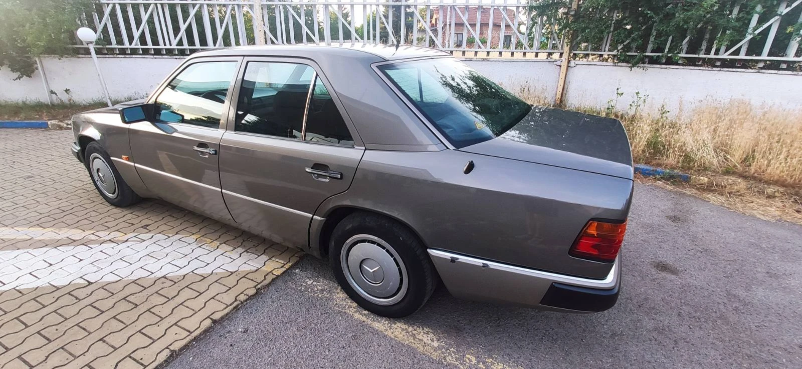 Mercedes-Benz 124  - изображение 6
