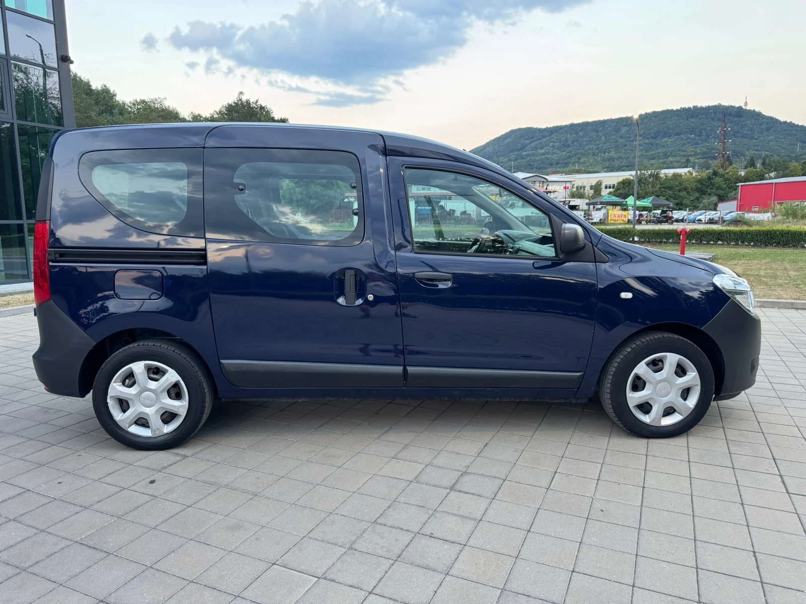 Dacia Dokker 1.6i 102kc.* Ambiance* 151000kм - изображение 4
