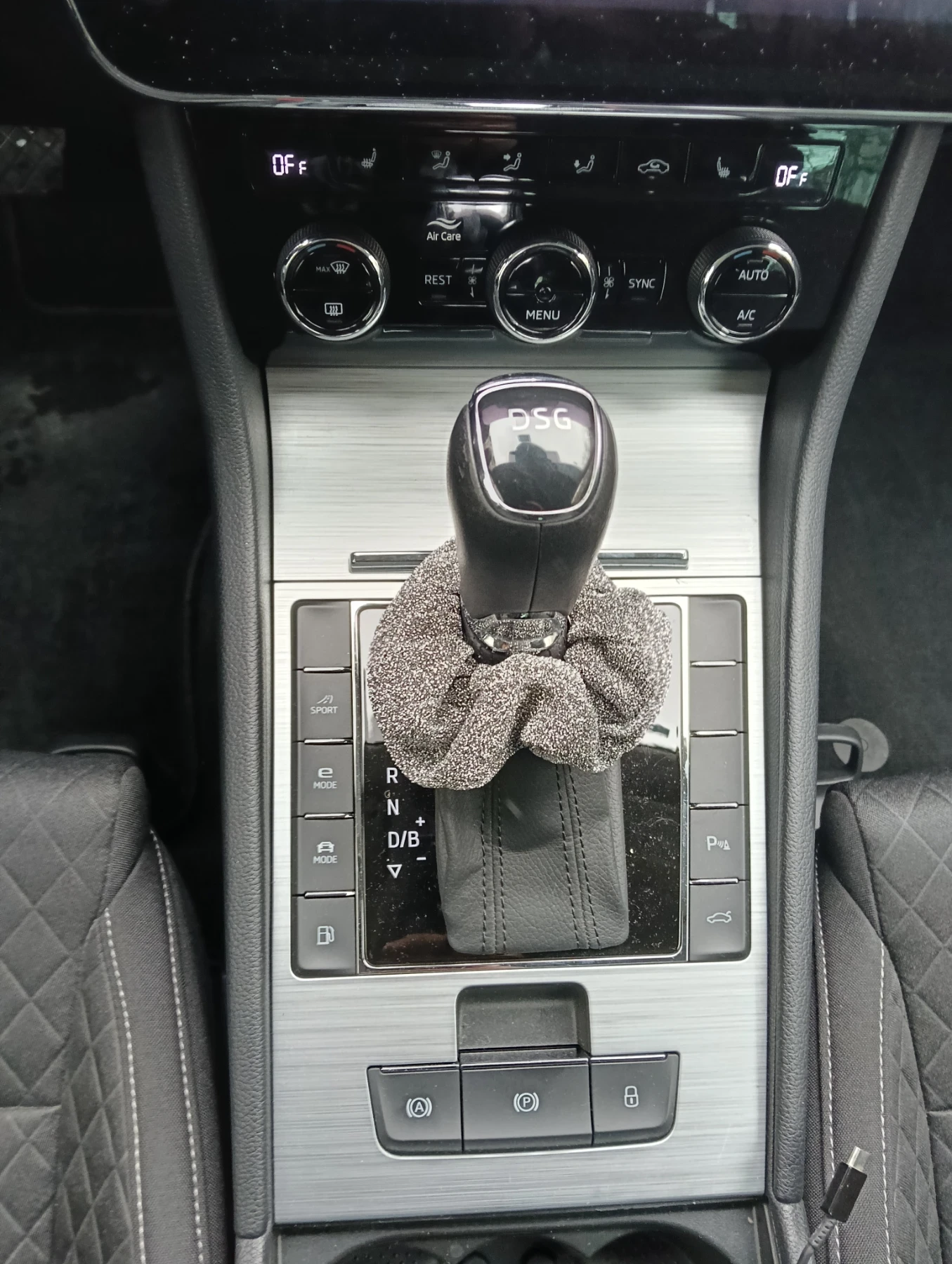 Skoda Superb 1.4 TSI Plug-In Hybrid Ambition , снимка 14 - Автомобили и джипове - 53485434