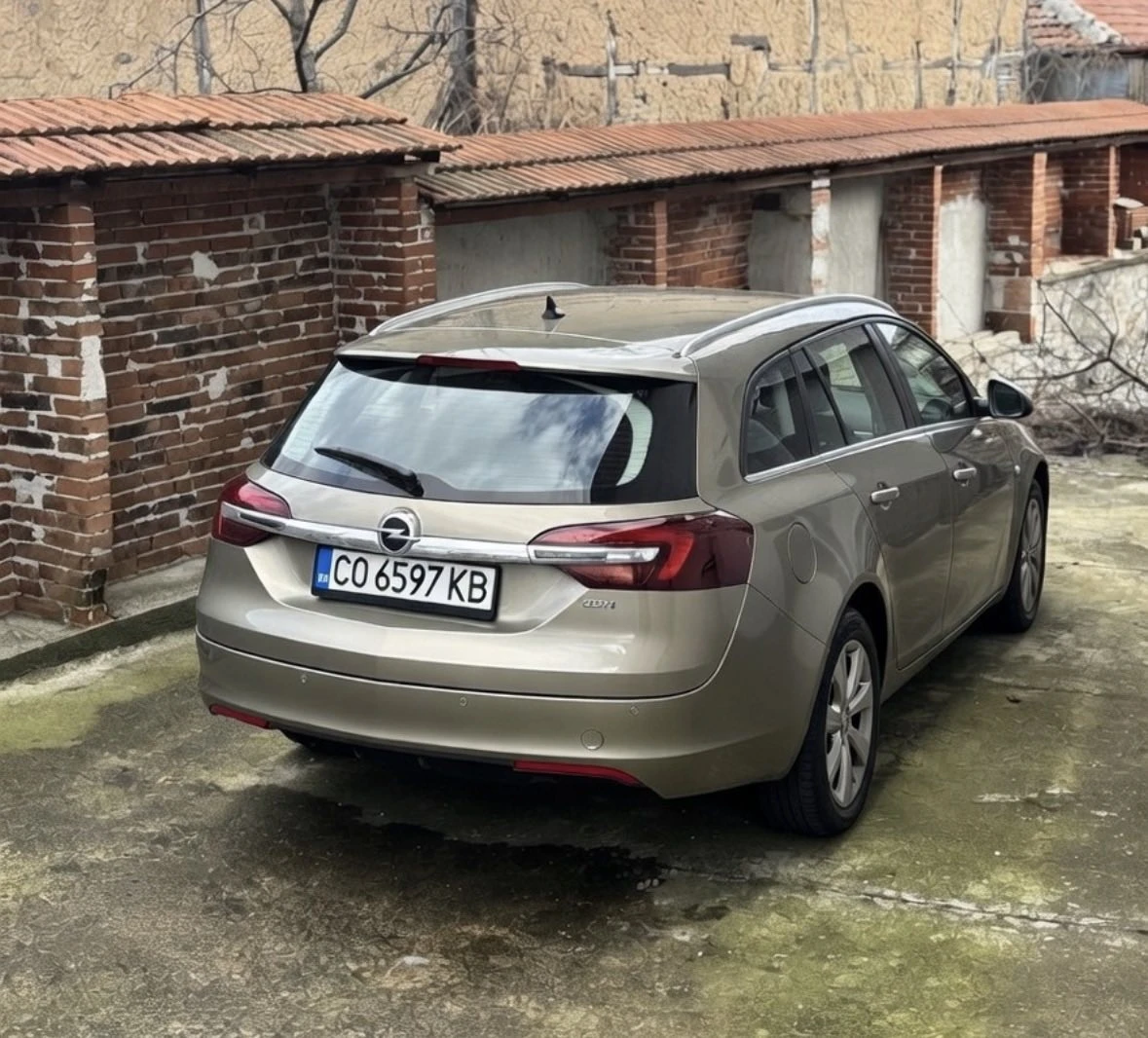 Opel Insignia Sport Tourer 1.6 CDTI, снимка 4 - Автомобили и джипове - 53912784