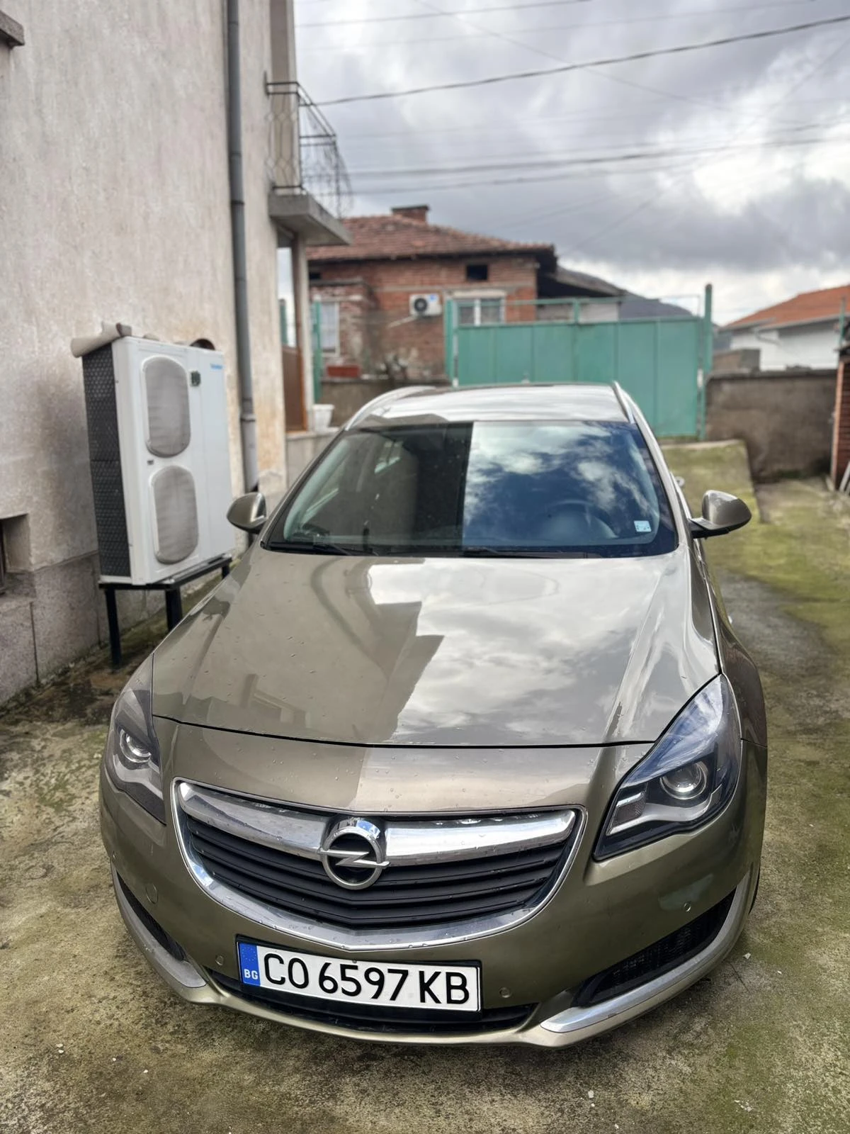 Opel Insignia Sport Tourer 1.6 CDTI, снимка 15 - Автомобили и джипове - 53912784