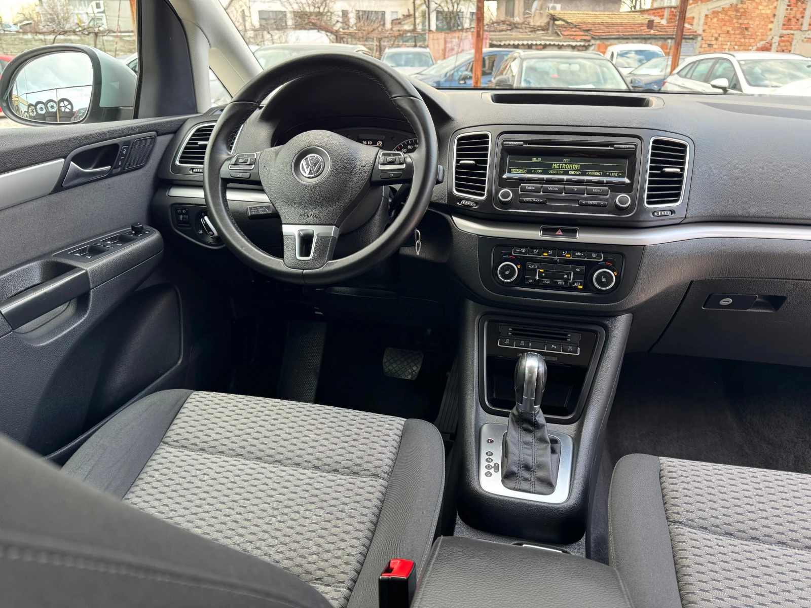VW Sharan АВТОМАТИК, снимка 11 - Автомобили и джипове - 53976055