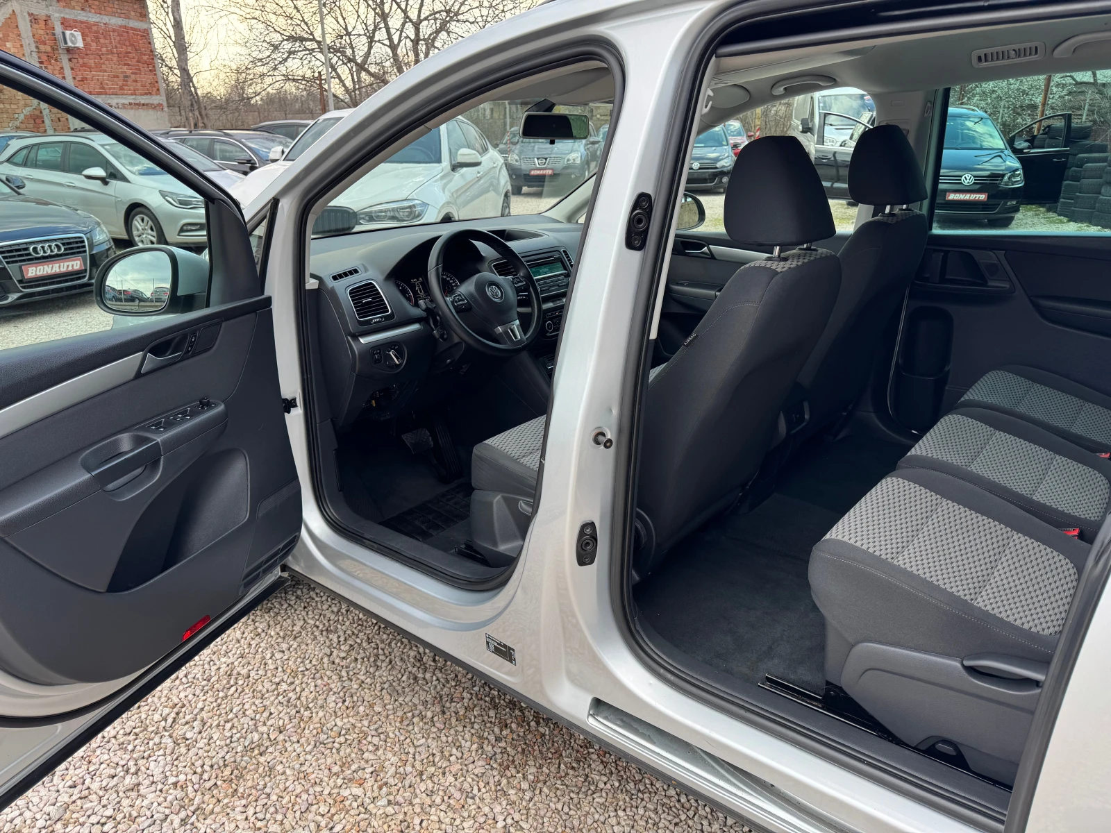 VW Sharan АВТОМАТИК, снимка 14 - Автомобили и джипове - 53976055