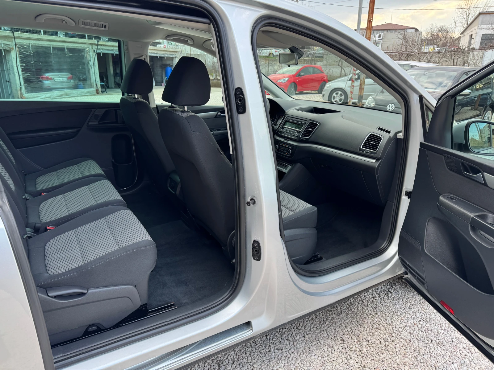 VW Sharan АВТОМАТИК, снимка 17 - Автомобили и джипове - 53976055