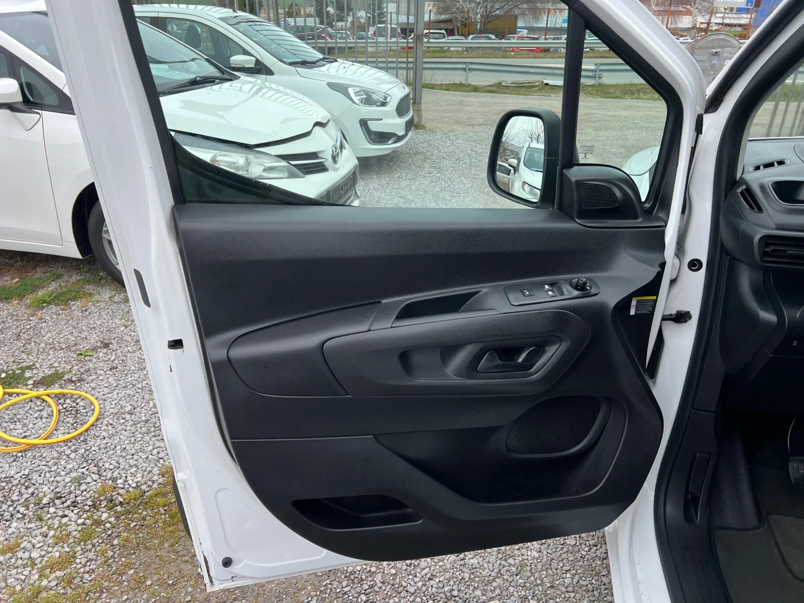 Citroen Berlingo 1.5d 100k.c, снимка 10 - Автомобили и джипове - 54056608
