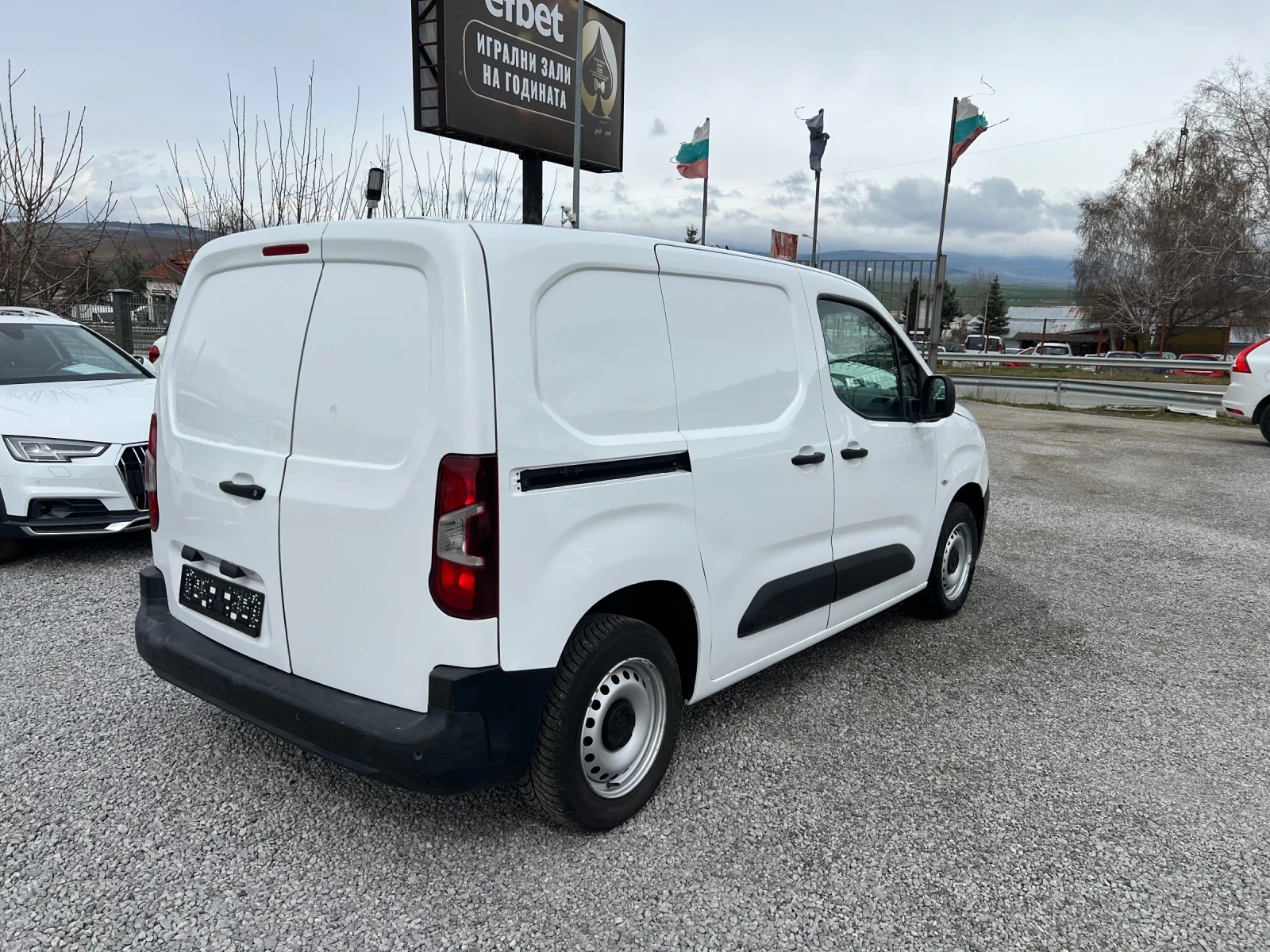 Citroen Berlingo 1.5d 100k.c, снимка 4 - Автомобили и джипове - 54056608