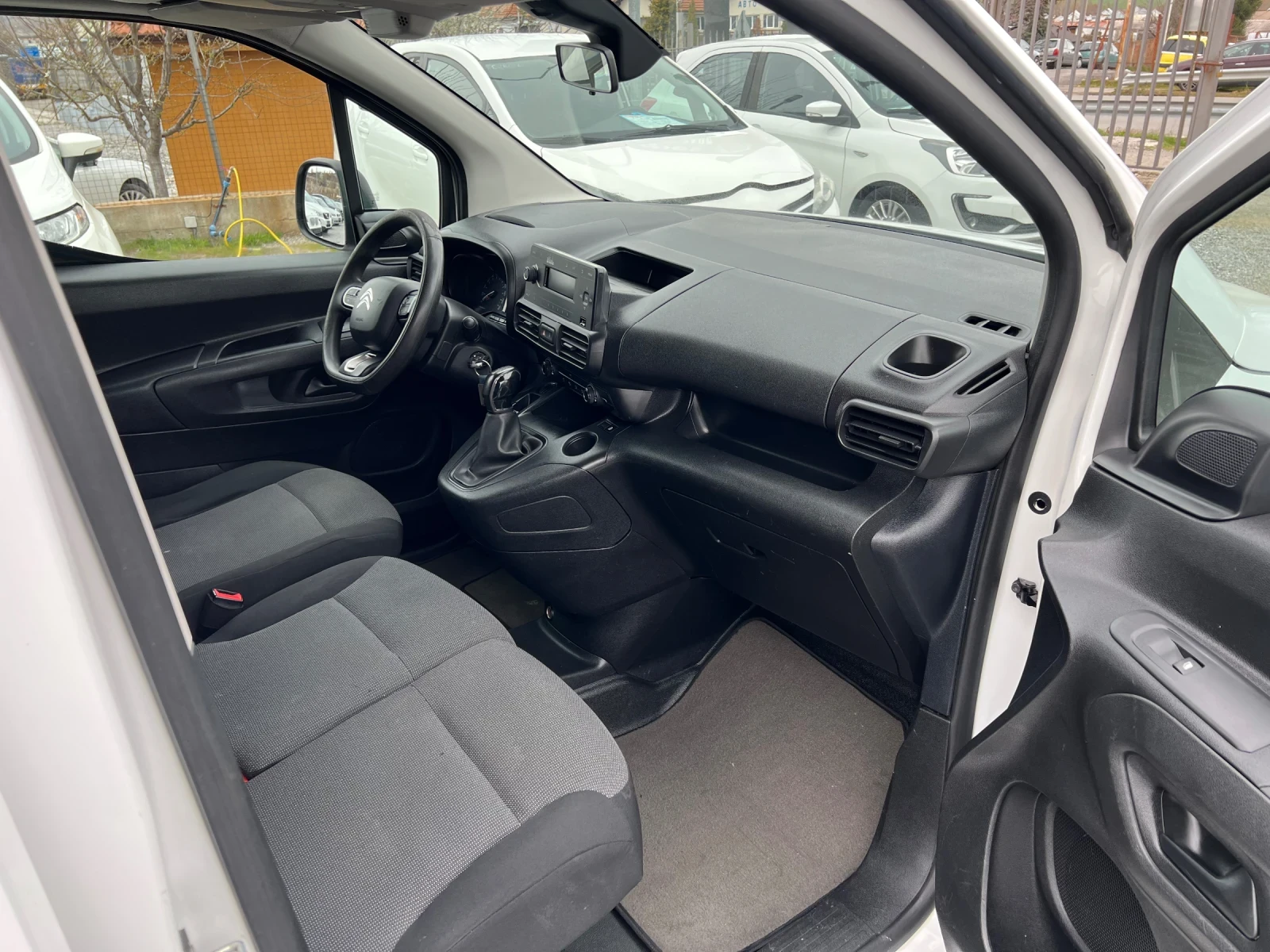 Citroen Berlingo 1.5d 100k.c, снимка 9 - Автомобили и джипове - 54056608