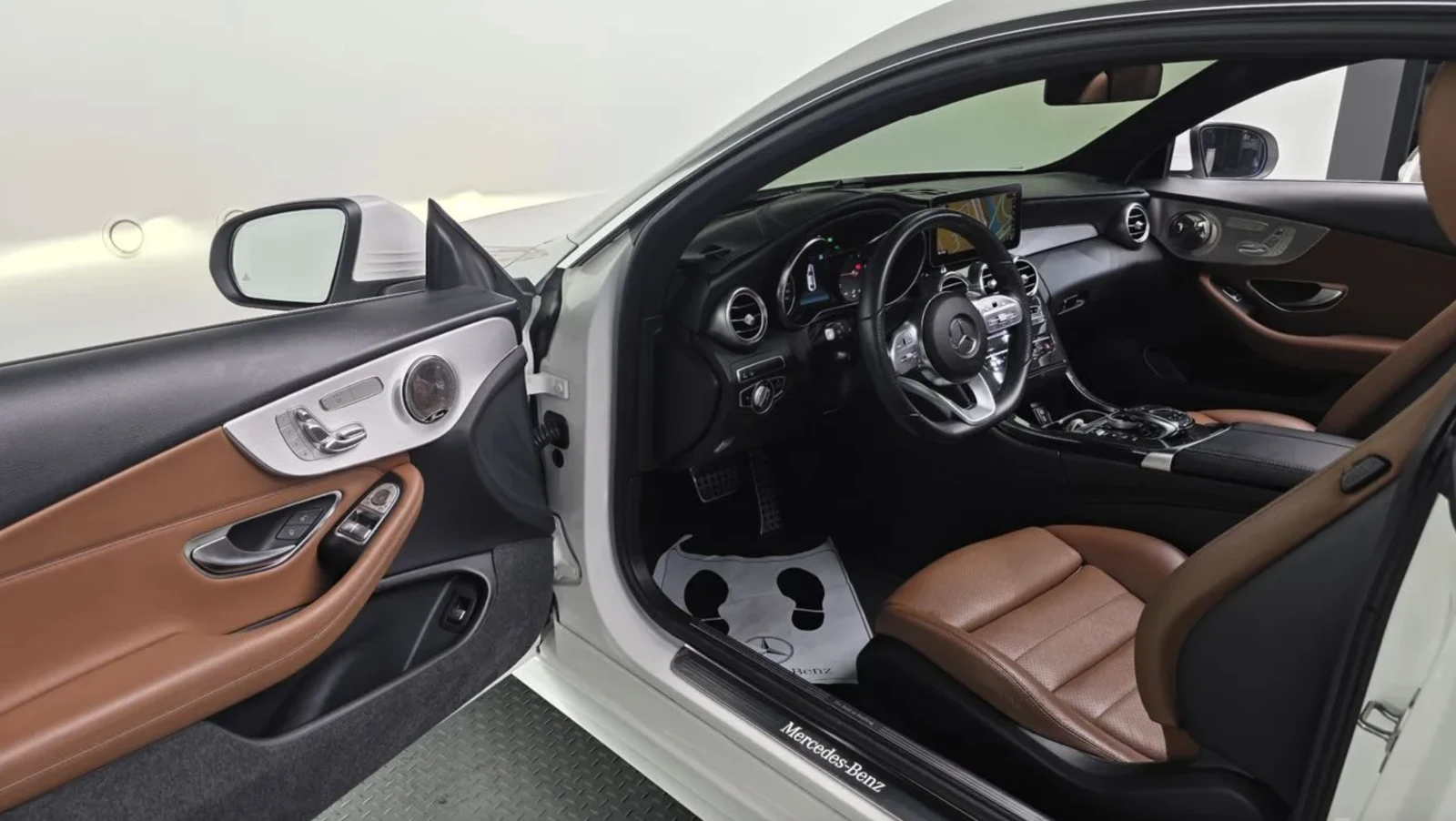 Mercedes-Benz C 220 d / AMG ПАКЕТ / BURMESTER / CARBON / ШИБИДАХ/ HUD , снимка 6 - Автомобили и джипове - 54868200