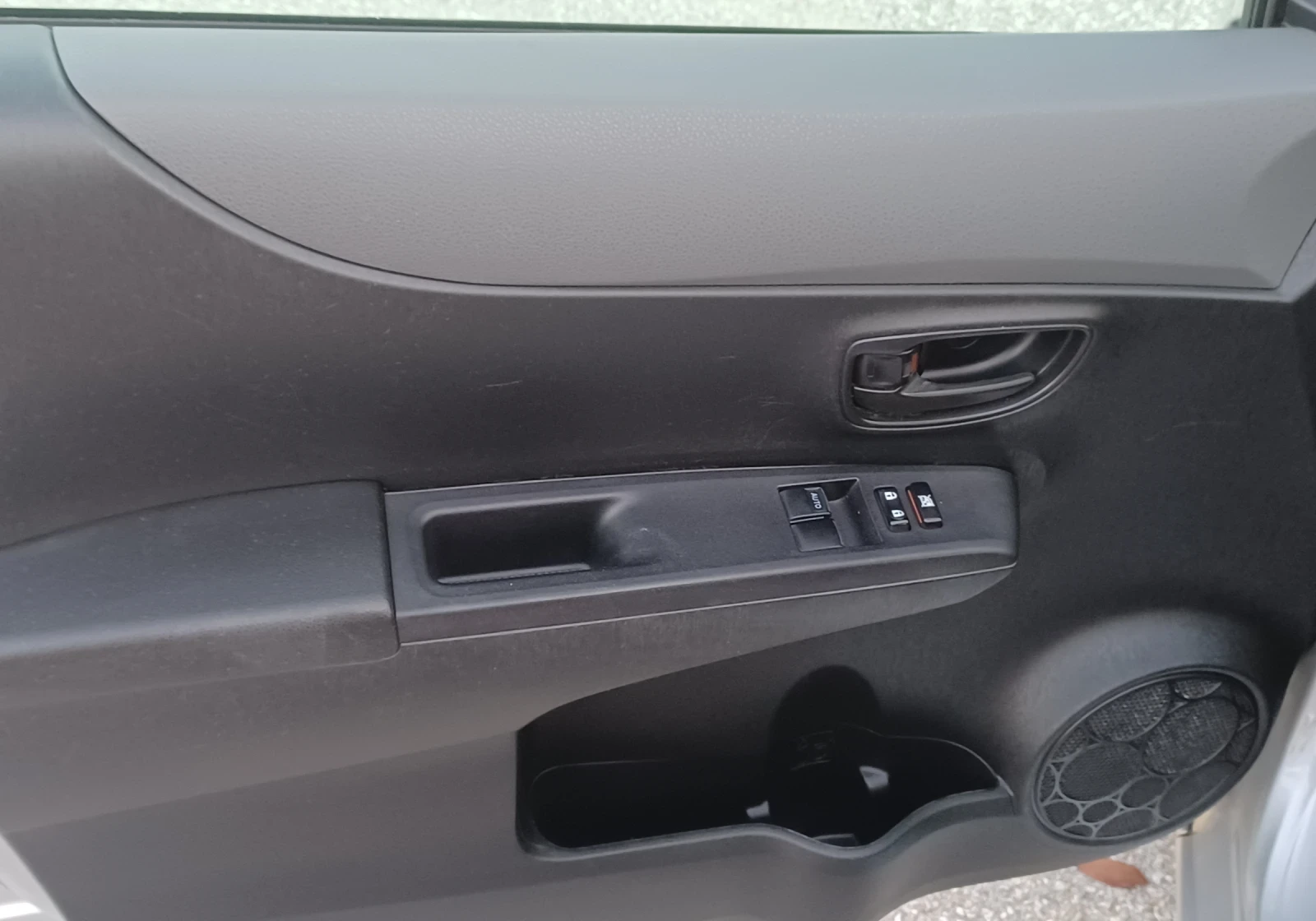 Toyota Yaris 1.4 D-4D, снимка 7 - Автомобили и джипове - 55149431