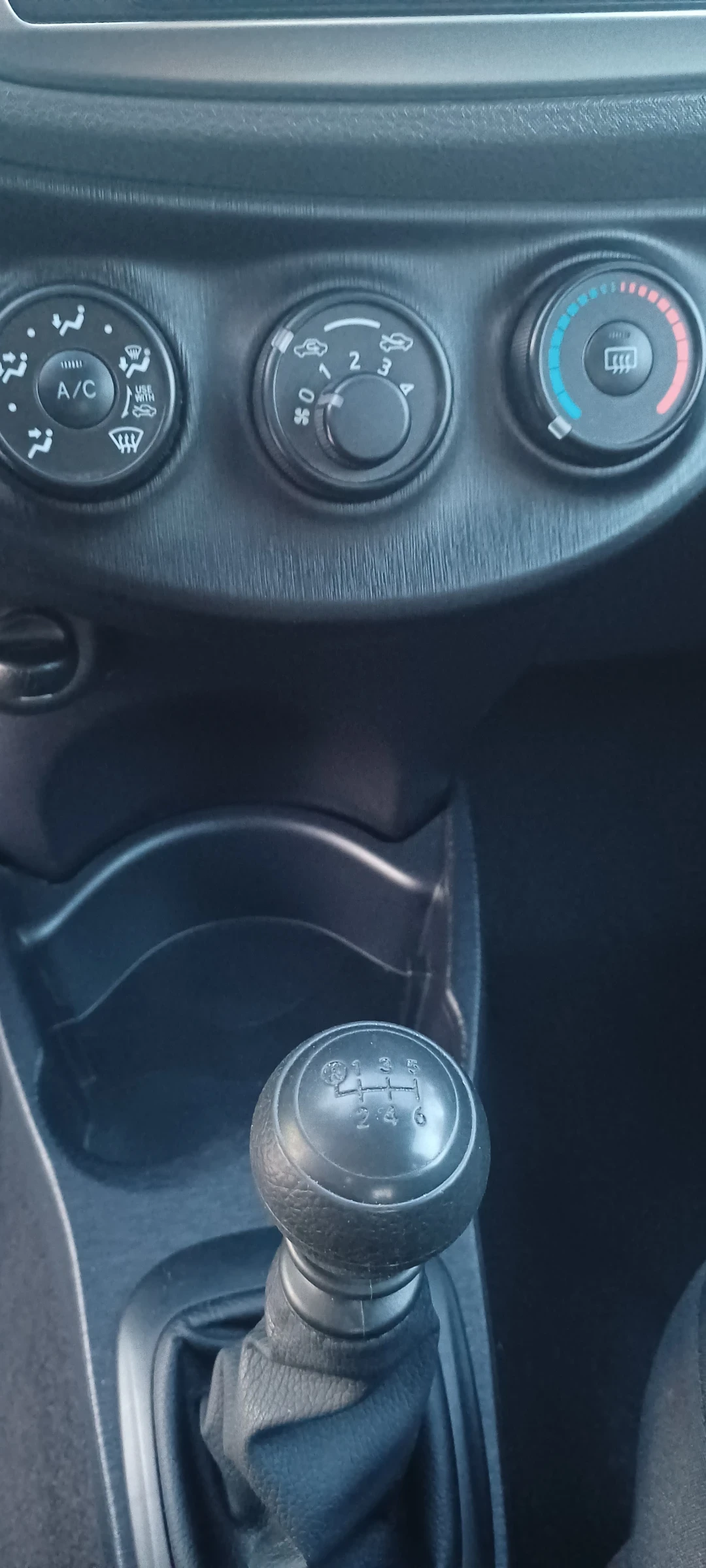 Toyota Yaris 1.4 D-4D, снимка 10 - Автомобили и джипове - 55149431