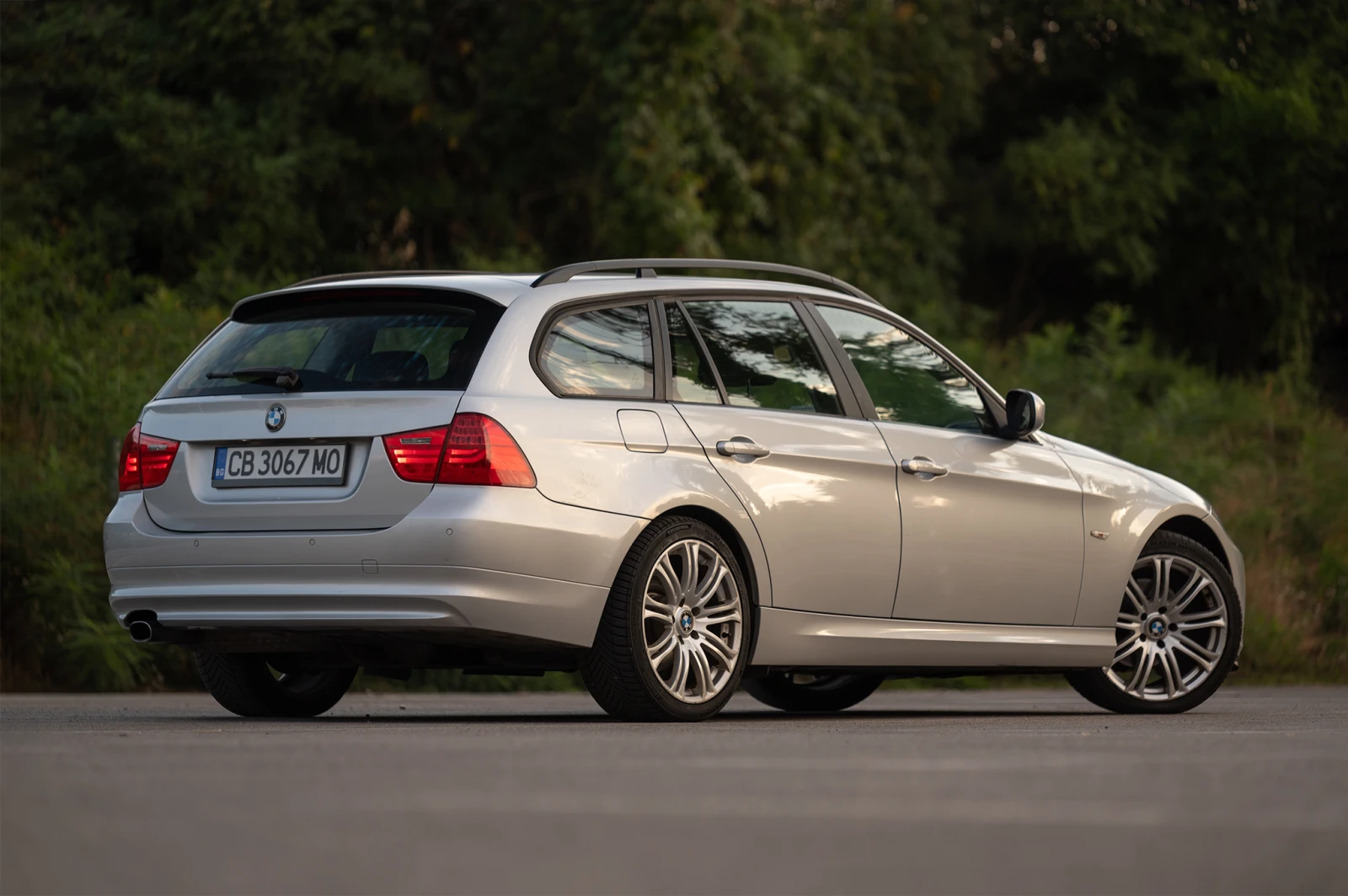 BMW 320 facelift, снимка 13 - Автомобили и джипове - 55774077