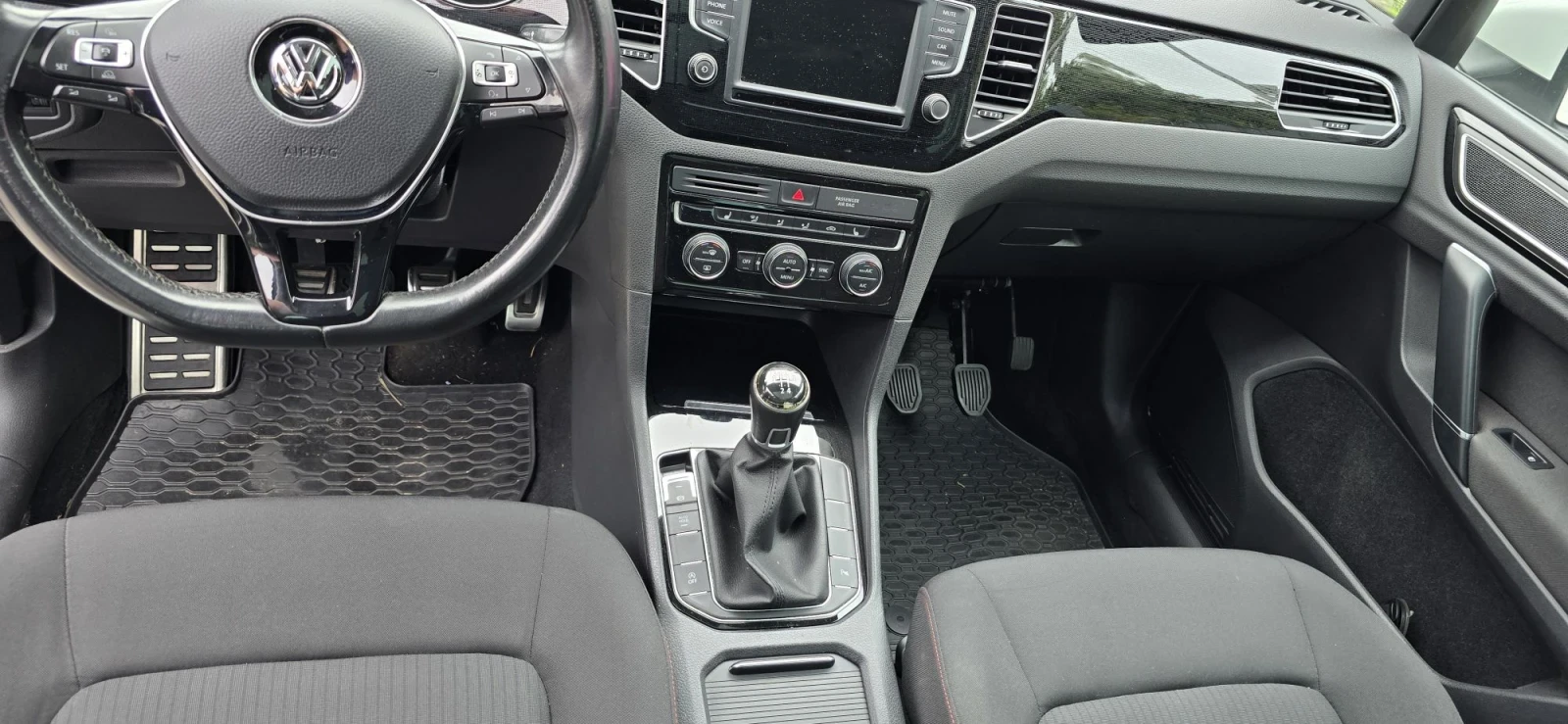 VW Golf Учебен 1.6TDI, снимка 8 - Автомобили и джипове - 55817551
