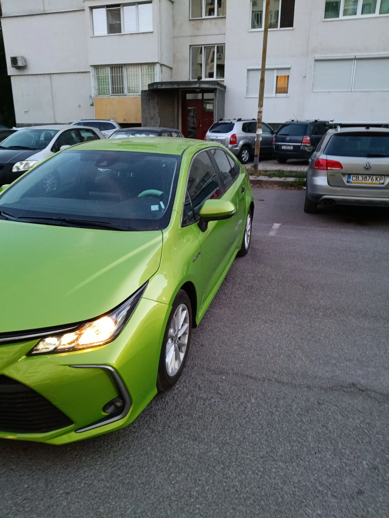 Toyota Corolla Хибрид бензин , снимка 4 - Автомобили и джипове - 55957346