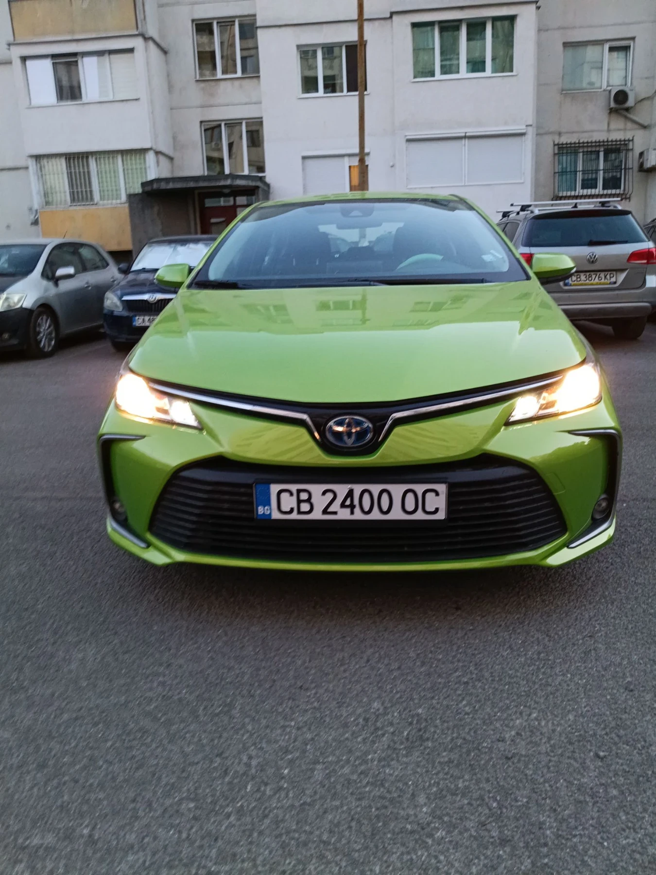 Toyota Corolla Хибрид бензин 