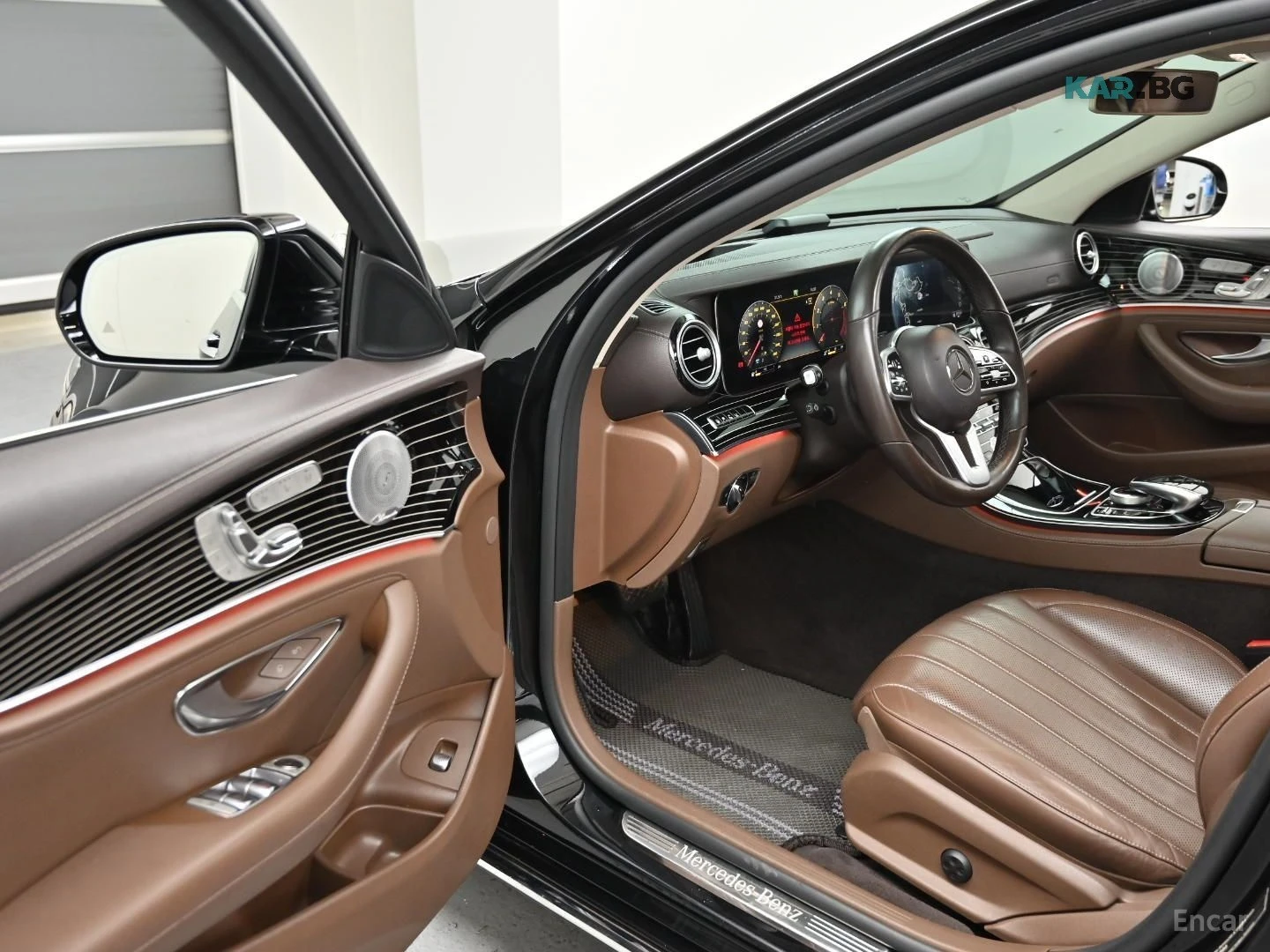Mercedes-Benz E 450 4MATIC/360 VIEW/PANO/DRIVER ASSIST, снимка 11 - Автомобили и джипове - 56240444