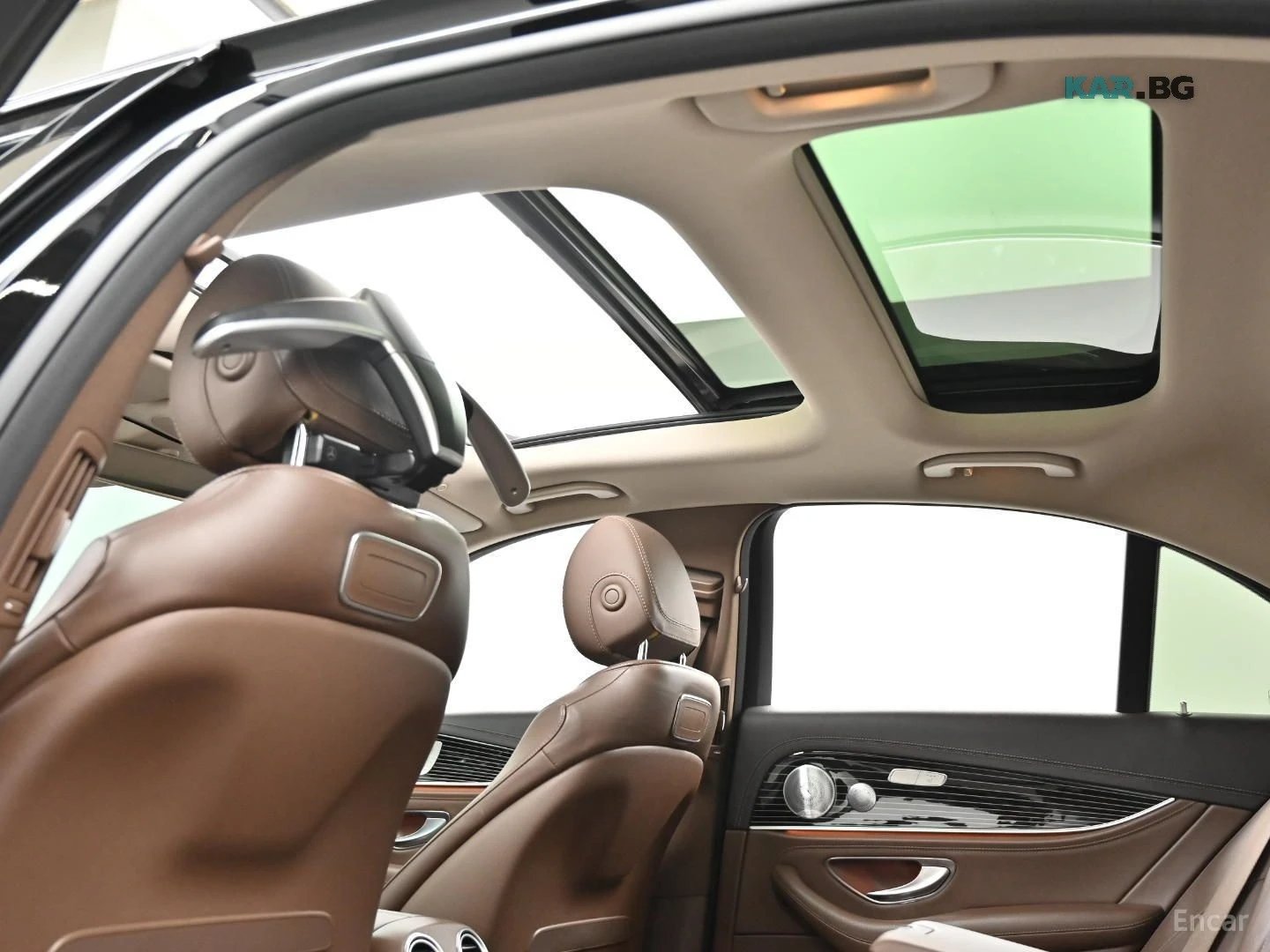 Mercedes-Benz E 450 4MATIC/360 VIEW/PANO/DRIVER ASSIST, снимка 17 - Автомобили и джипове - 56240444