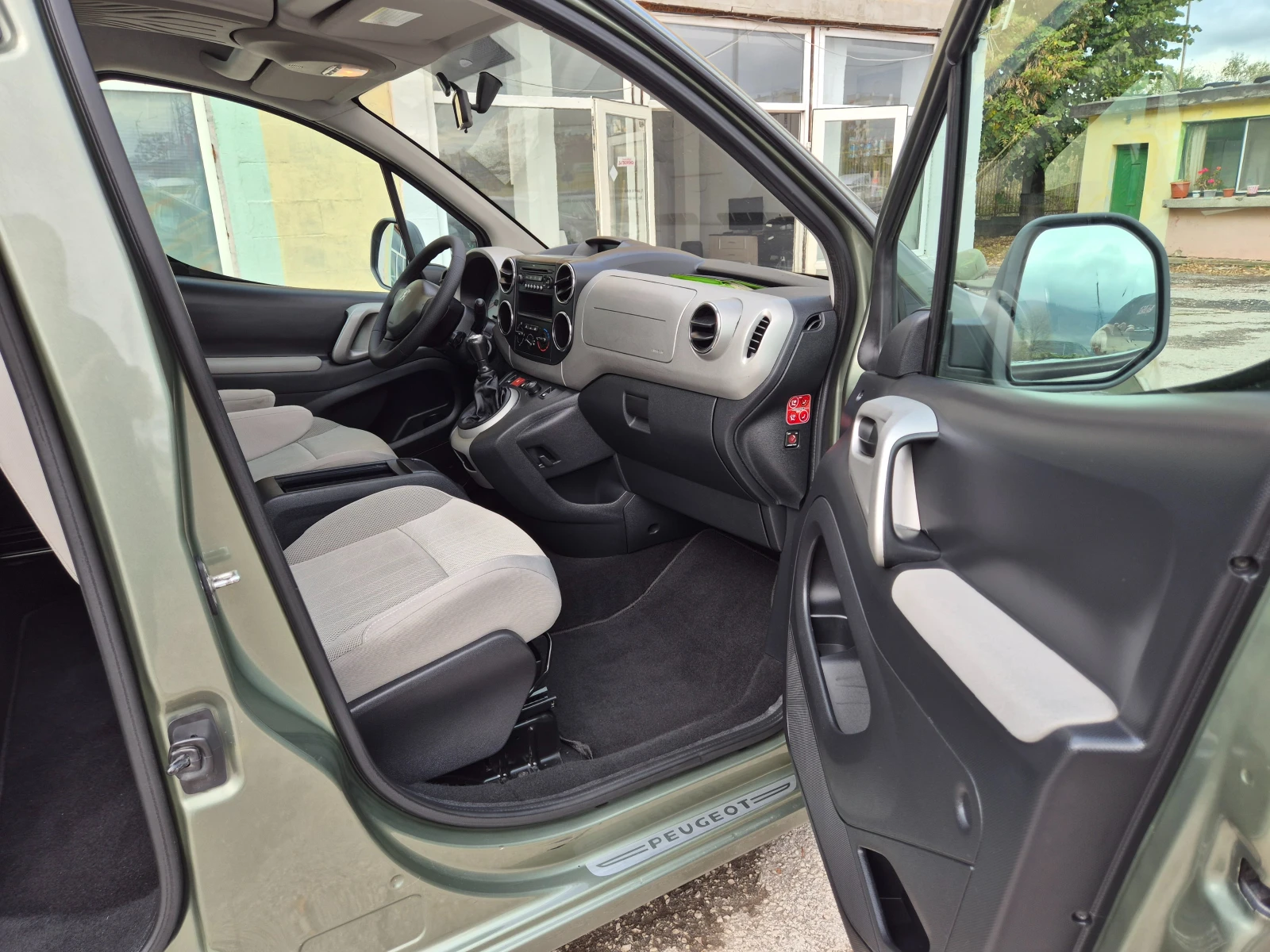 Peugeot Partner 1.6HDI KLIMA ITALY, снимка 13 - Автомобили и джипове - 56749921