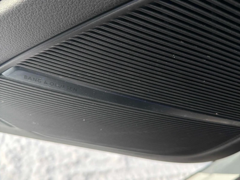 Audi Q8 * Technik * CARFAX * S-LINE * 360 * B&O, снимка 14 - Автомобили и джипове - 53397389