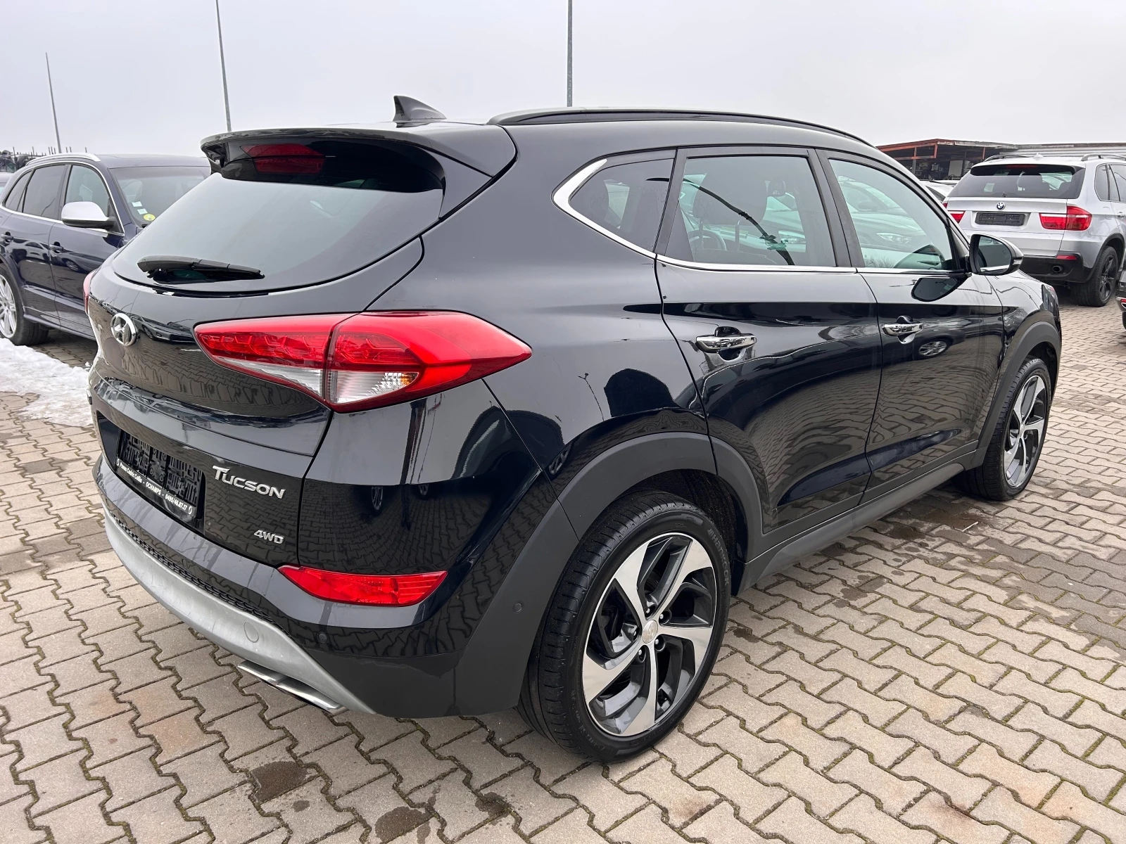 Hyundai Tucson 2.0CRDI 4WD AVTOMAT/NAVI/KOJA/PANORAMA EURO 6 - изображение 6