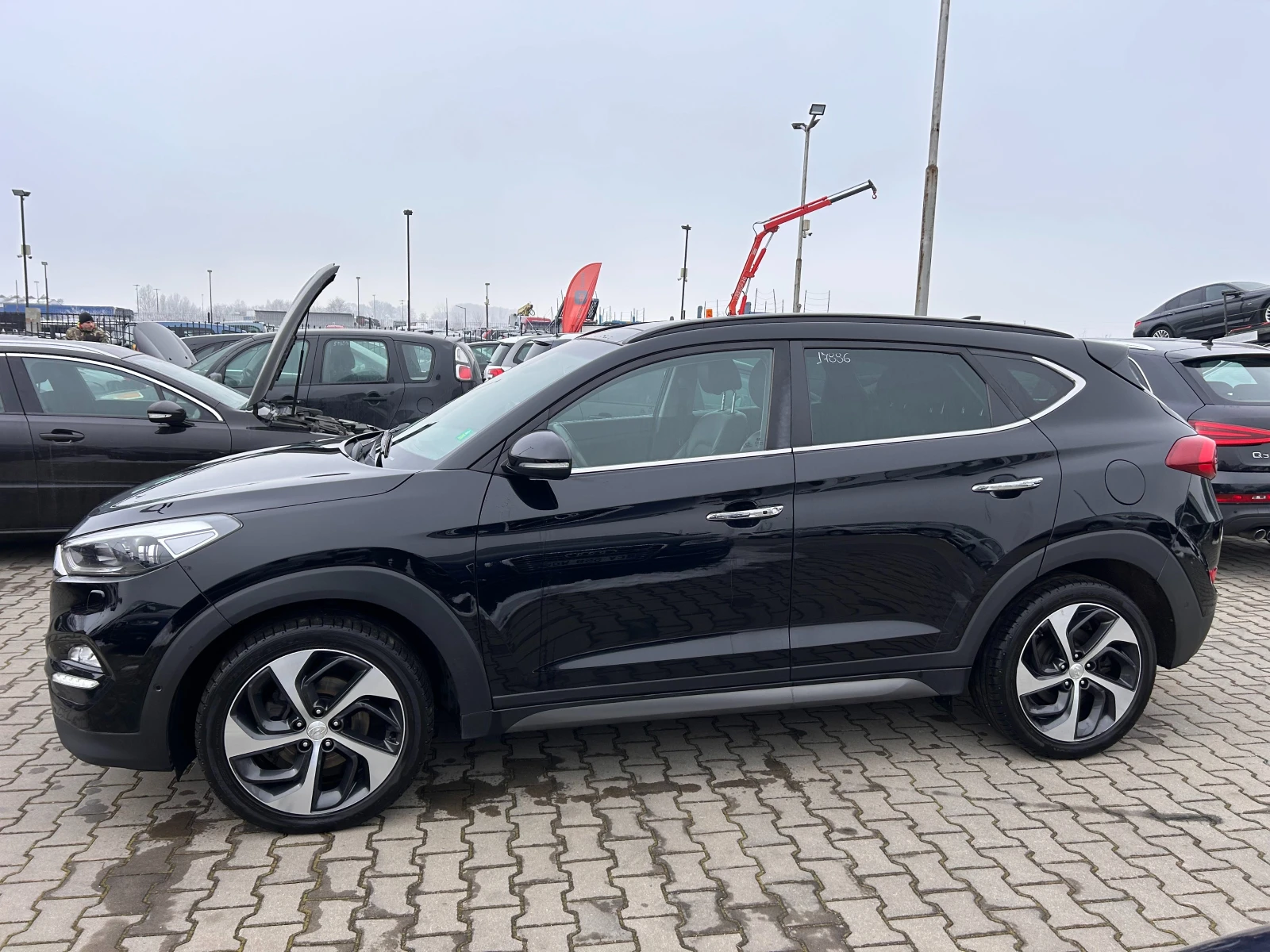 Hyundai Tucson 2.0CRDI 4WD AVTOMAT/NAVI/KOJA/PANORAMA EURO 6 - изображение 9