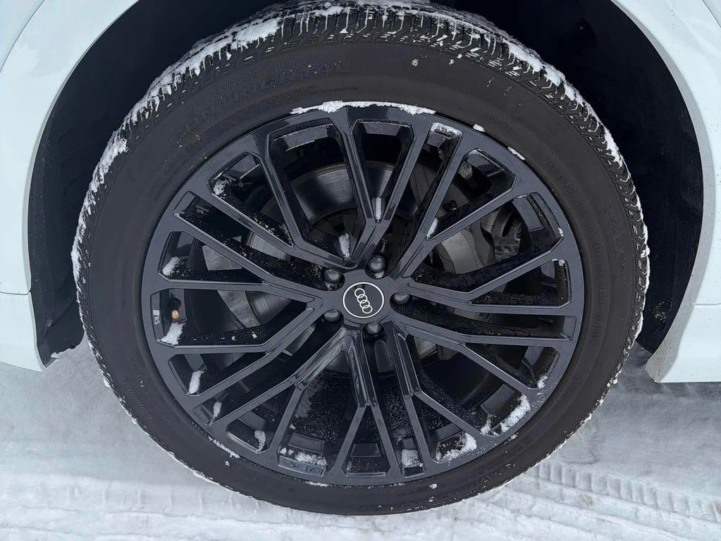 Audi Q8 * Technik * CARFAX * S-LINE * 360 * B&O - изображение 7