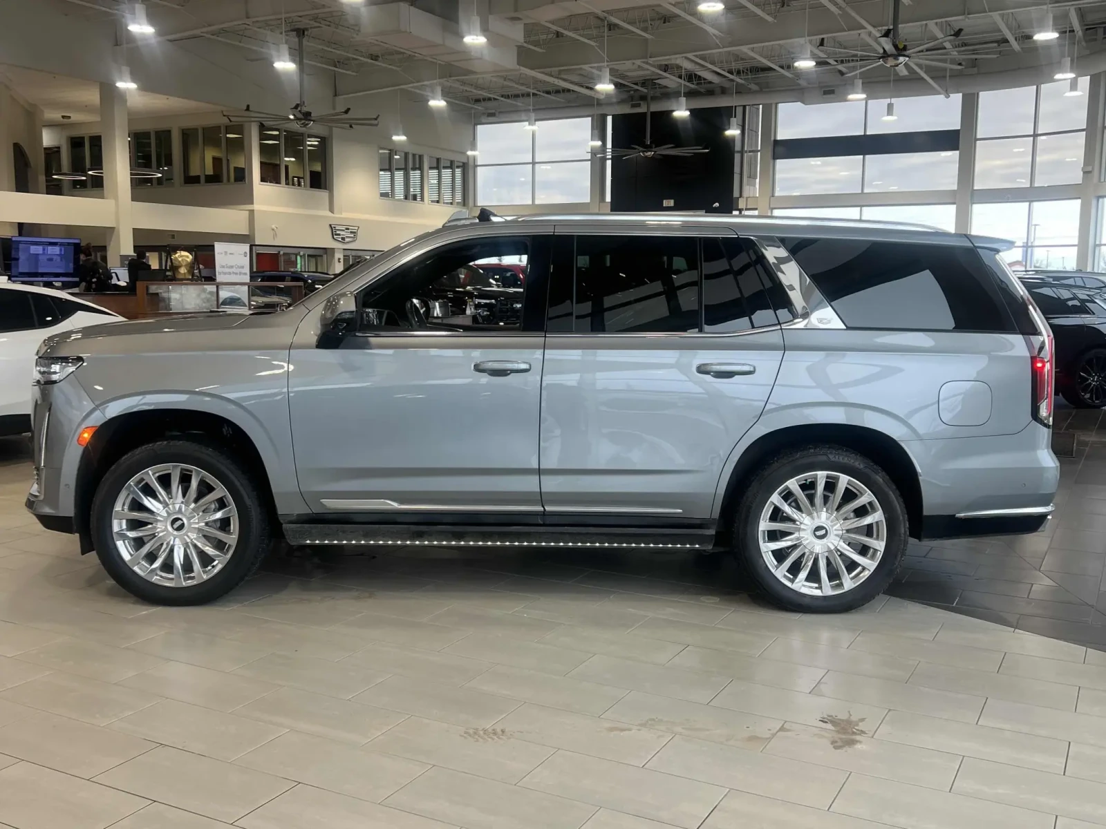 Cadillac Escalade 4WD 4dr Premium Luxury - изображение 2