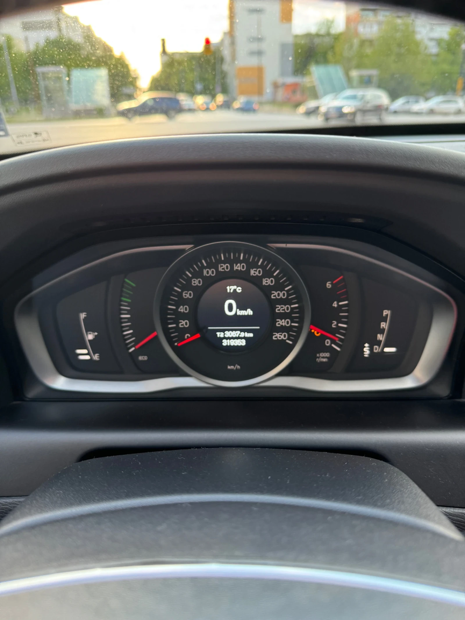 Volvo XC60 D4, снимка 10 - Автомобили и джипове - 54452069