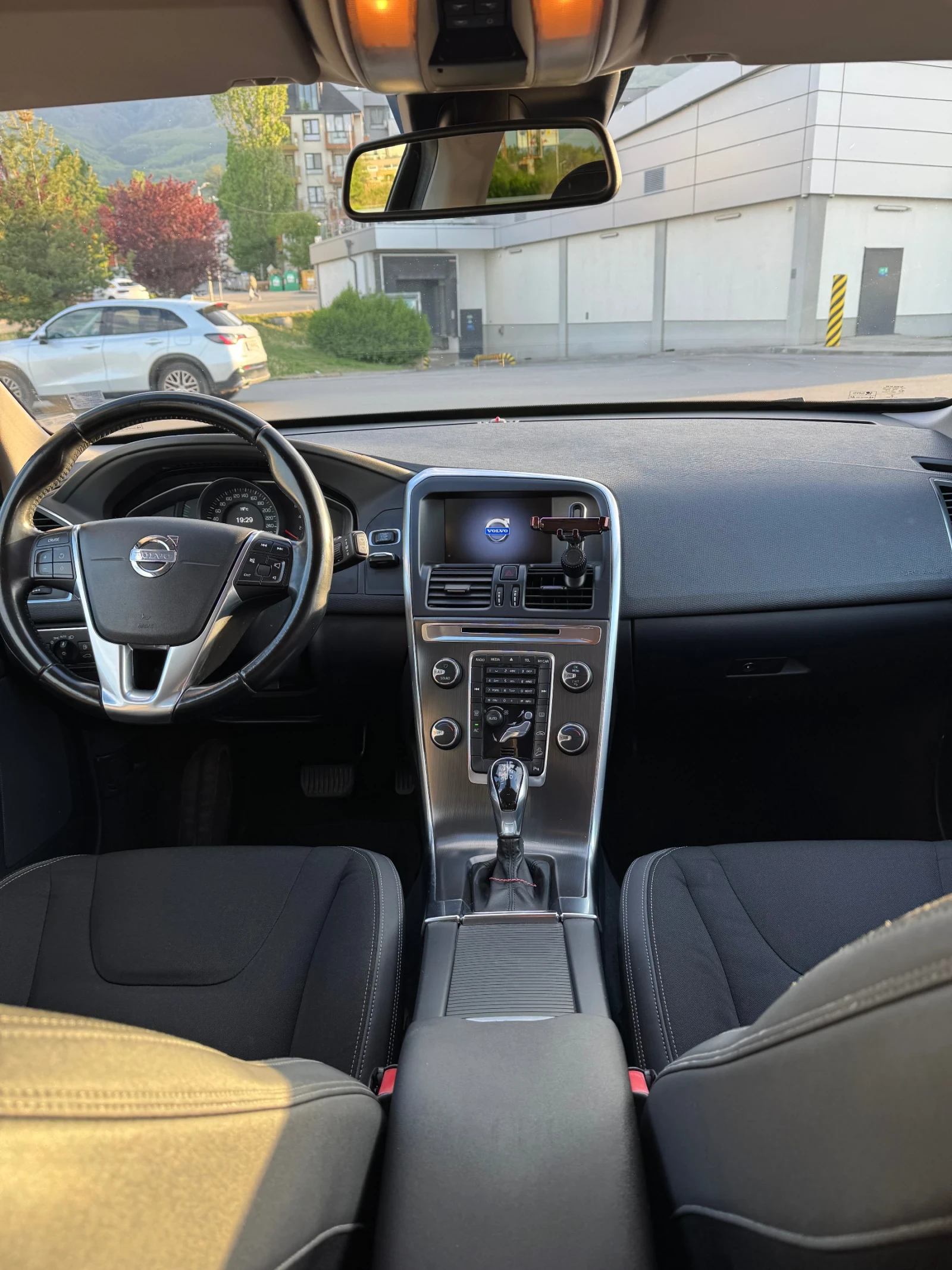 Volvo XC60 D4, снимка 9 - Автомобили и джипове - 54452069