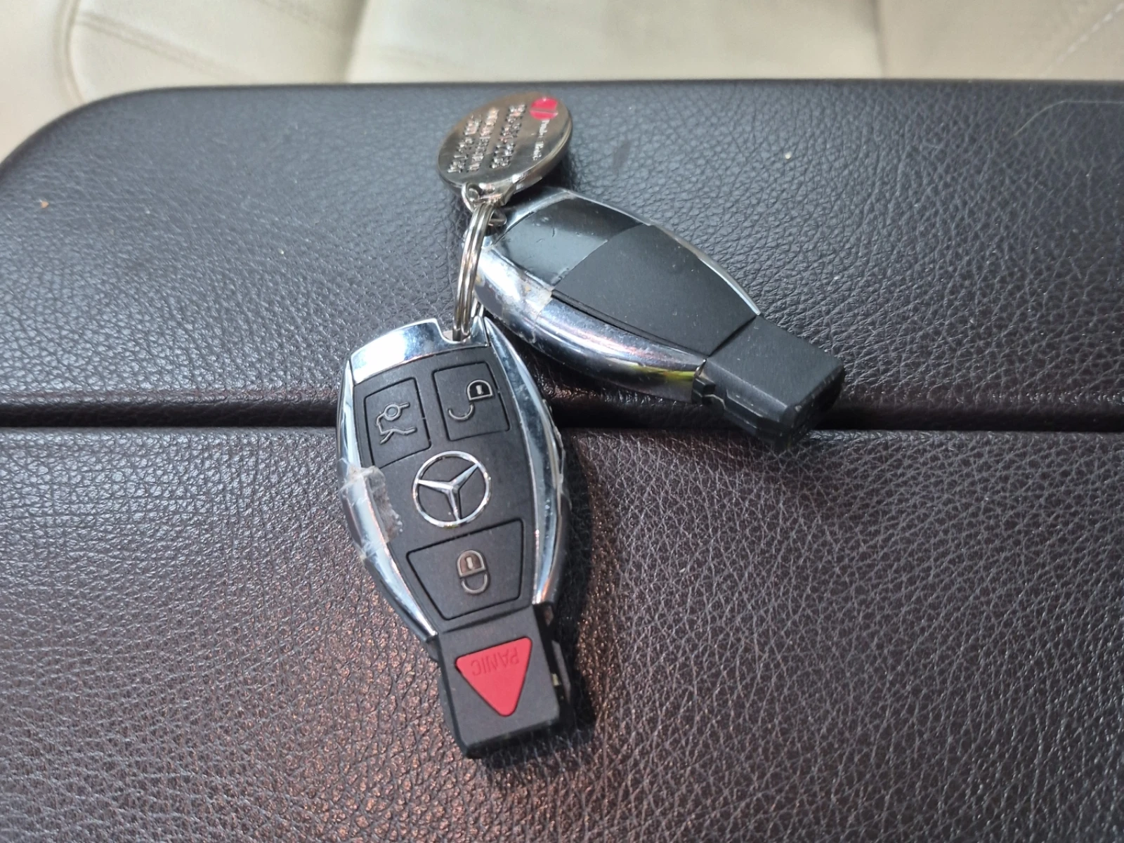 Mercedes-Benz GLE 400 2 КЛЮЧА * СЕРВИЗНА ИСТ * ПАНОРАМА * CARFAX, снимка 15 - Автомобили и джипове - 54878689